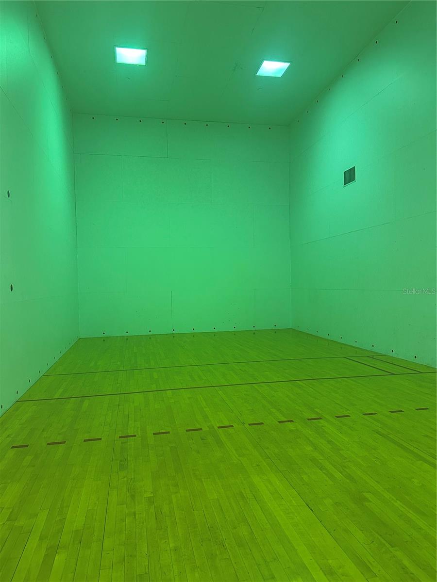 Image 24 of 38 For 822 Camargo Way 105