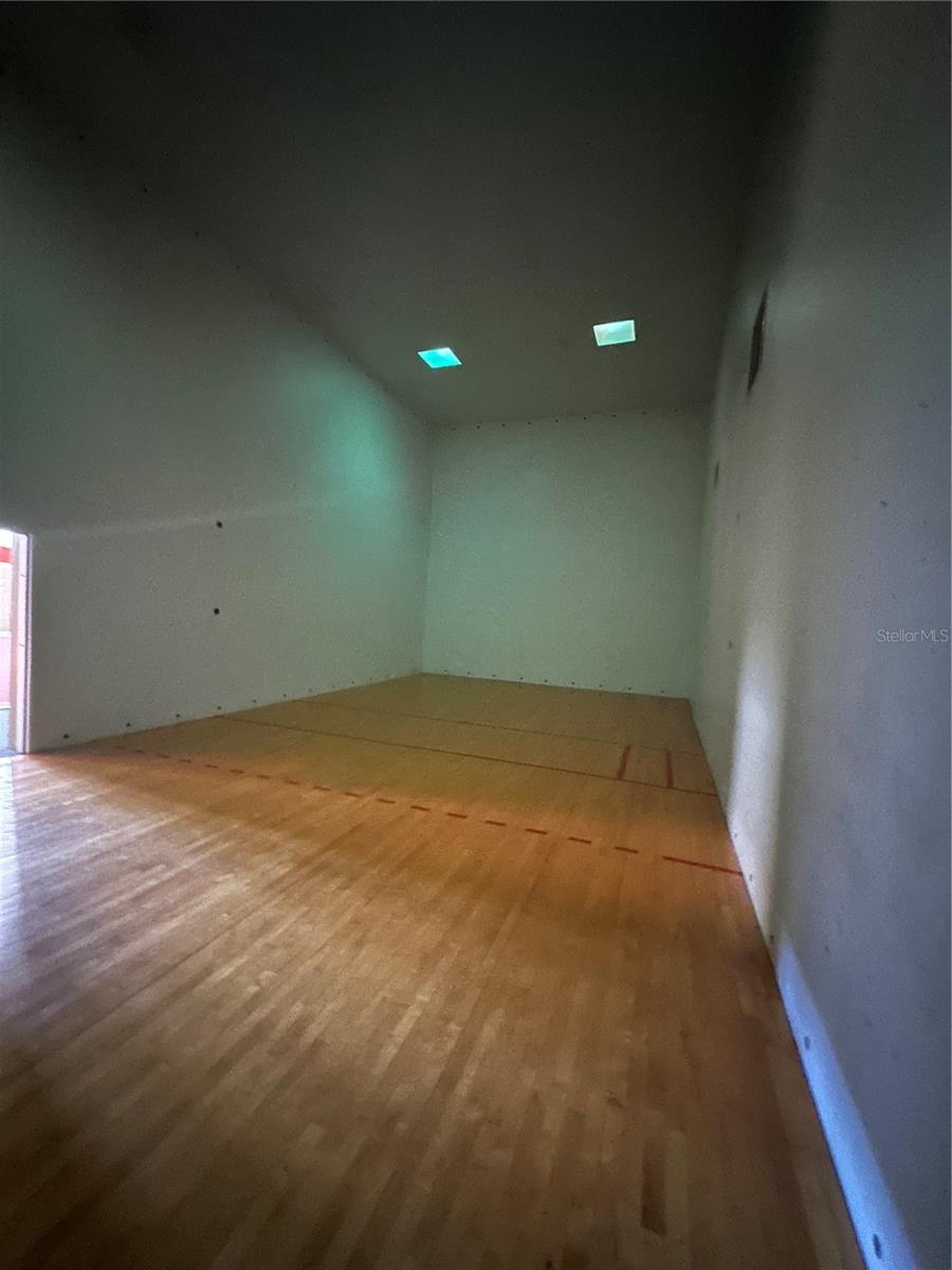 Image 25 of 38 For 822 Camargo Way 105