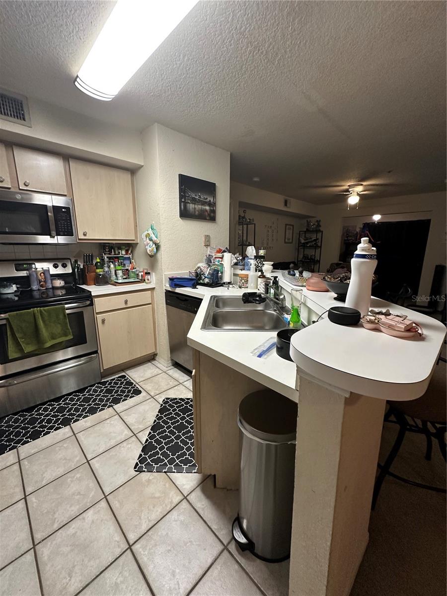 Image 8 of 38 For 822 Camargo Way 105