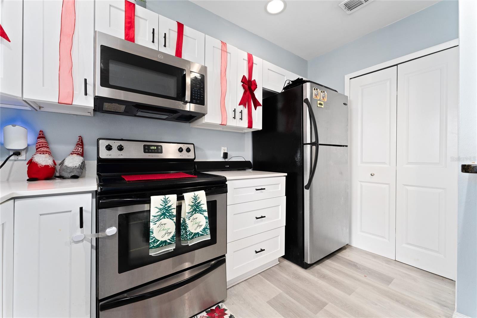 Image 10 of 25 For 5424 Michigan Street 7