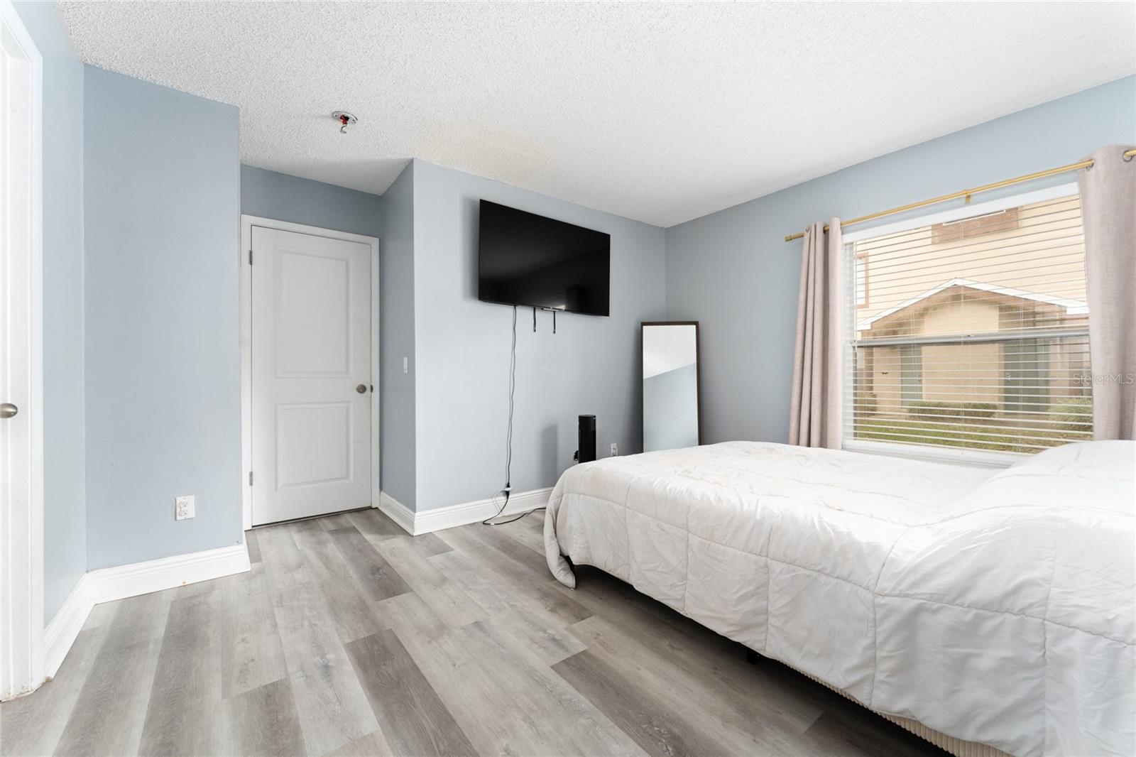 Image 14 of 25 For 5424 Michigan Street 7