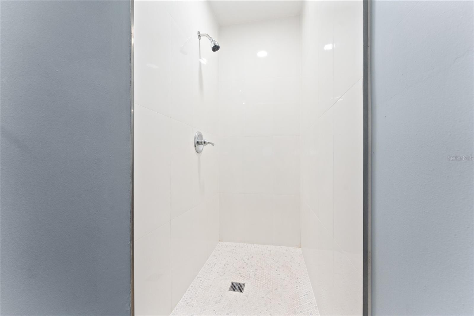 Image 17 of 25 For 5424 Michigan Street 7