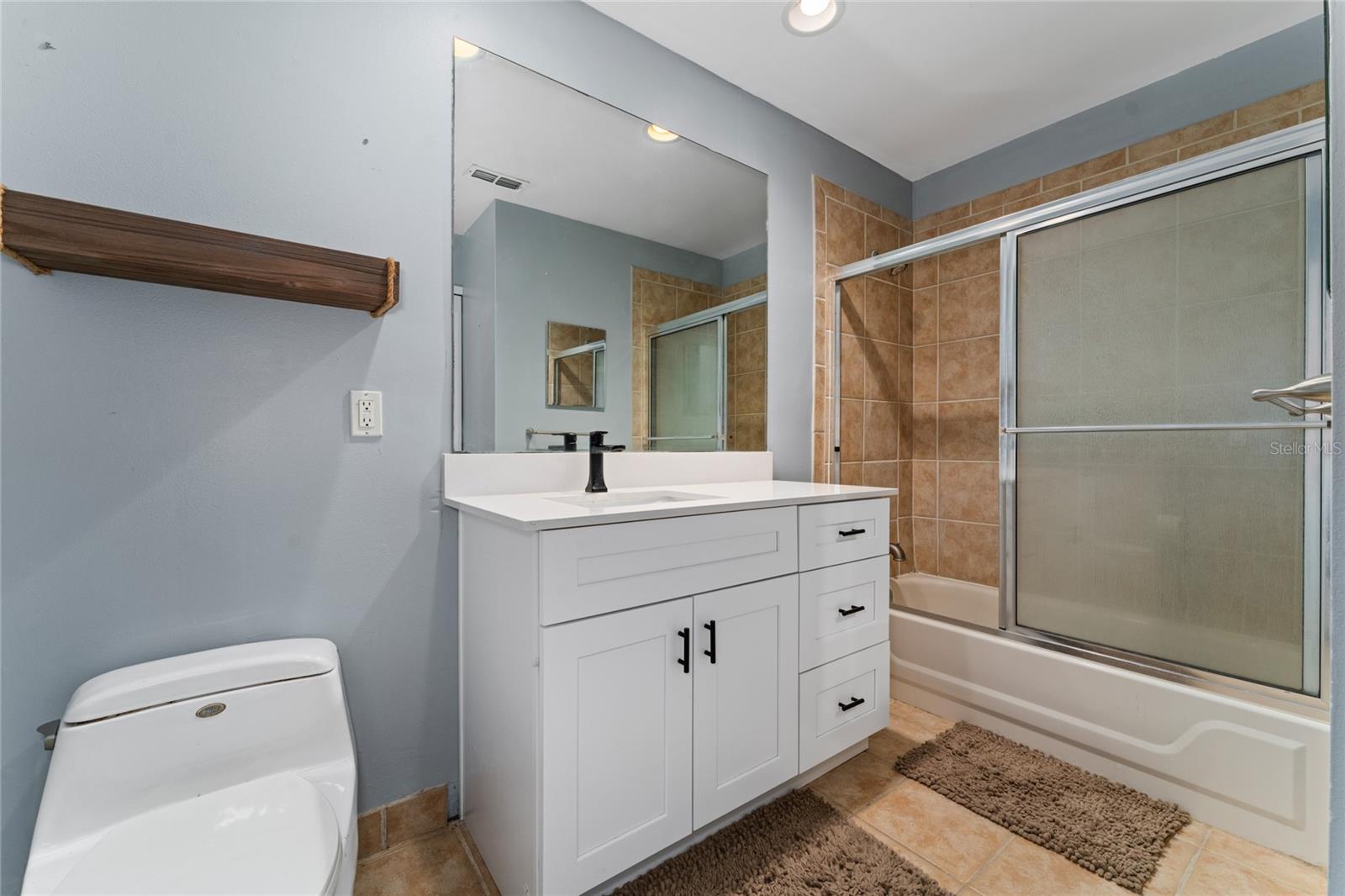 Image 18 of 25 For 5424 Michigan Street 7