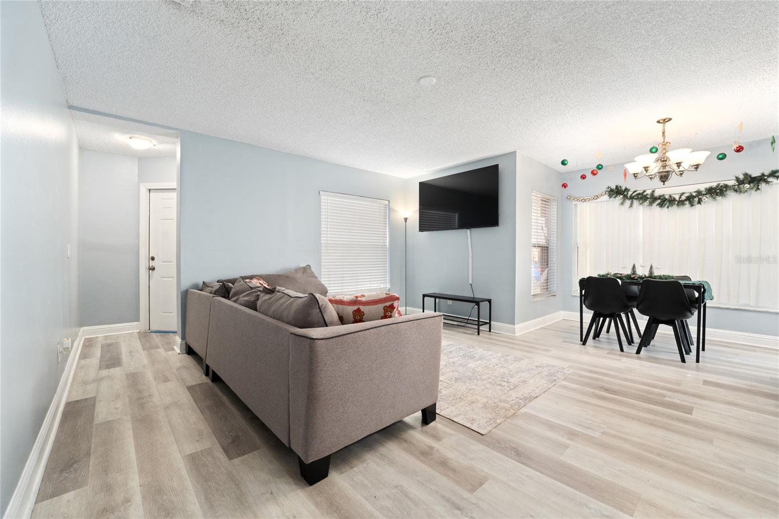 Image 4 of 25 For 5424 Michigan Street 7