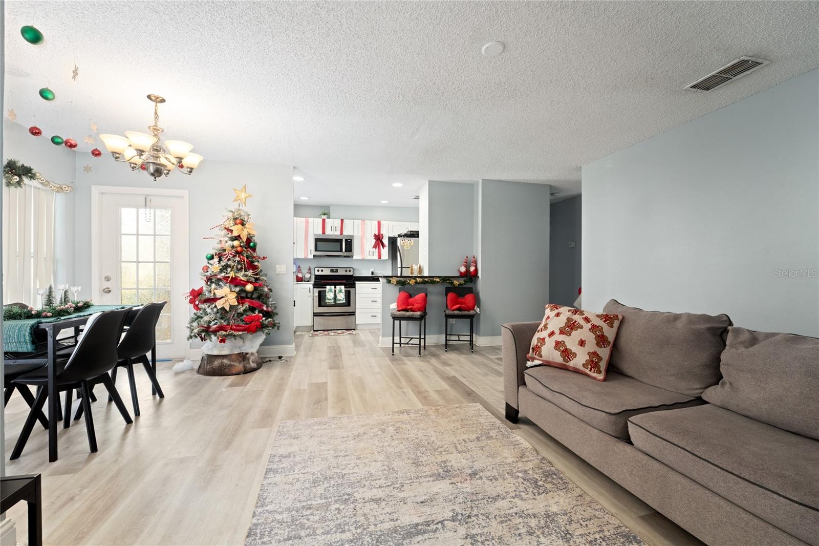 Image 5 of 25 For 5424 Michigan Street 7