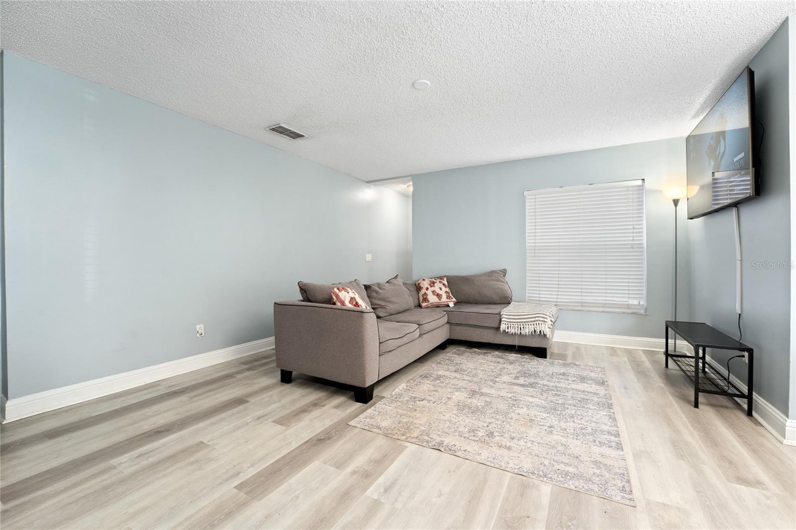 Image 7 of 25 For 5424 Michigan Street 7