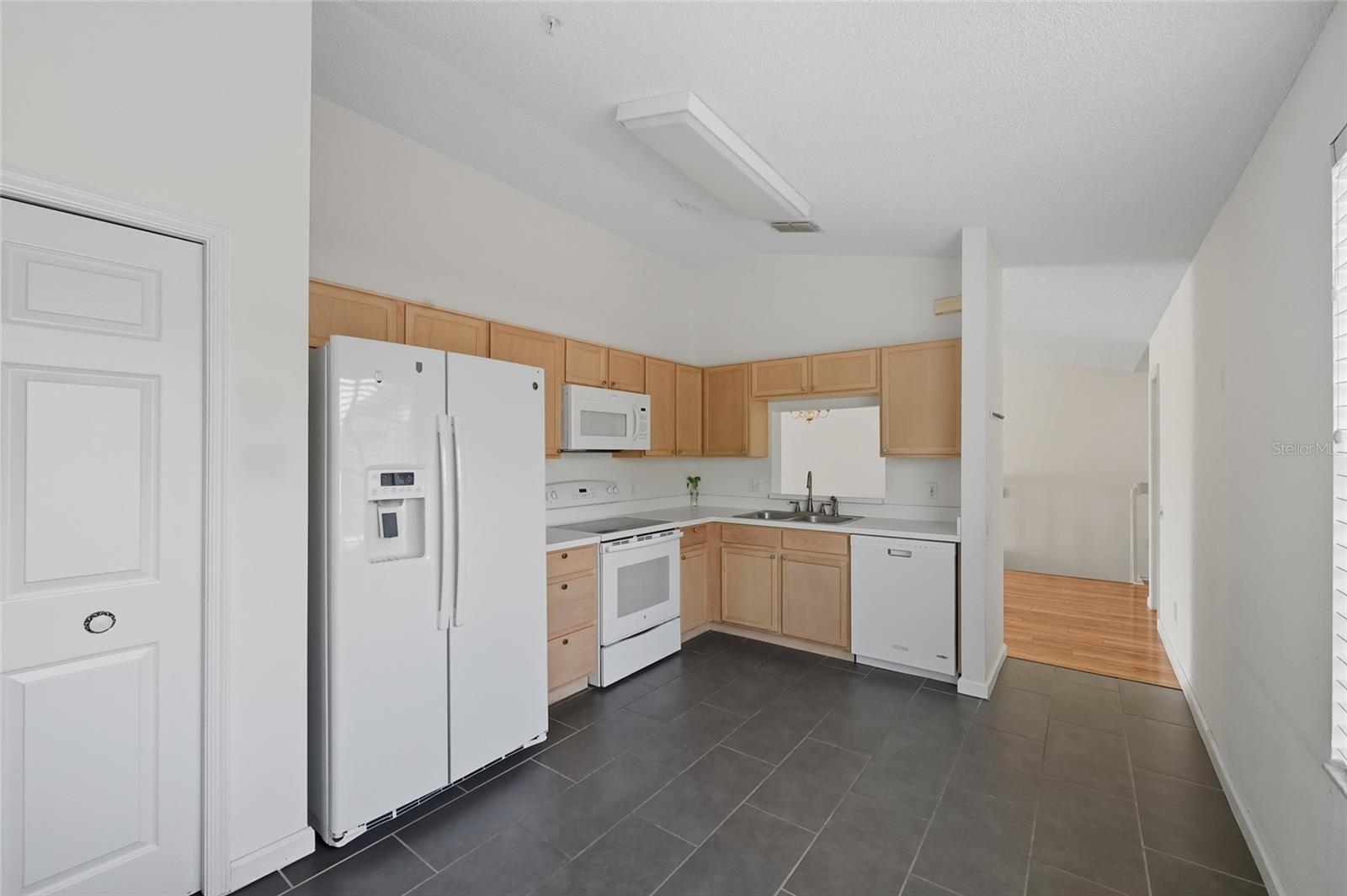 Image 10 of 28 For 6029 Lake Pointe Drive 202