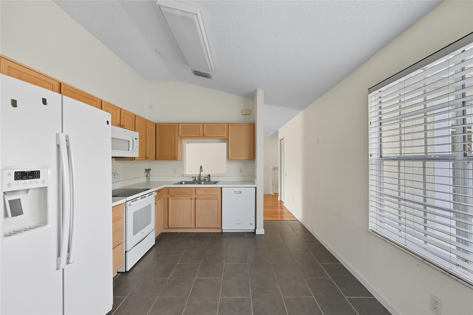 Image 11 of 28 For 6029 Lake Pointe Drive 202