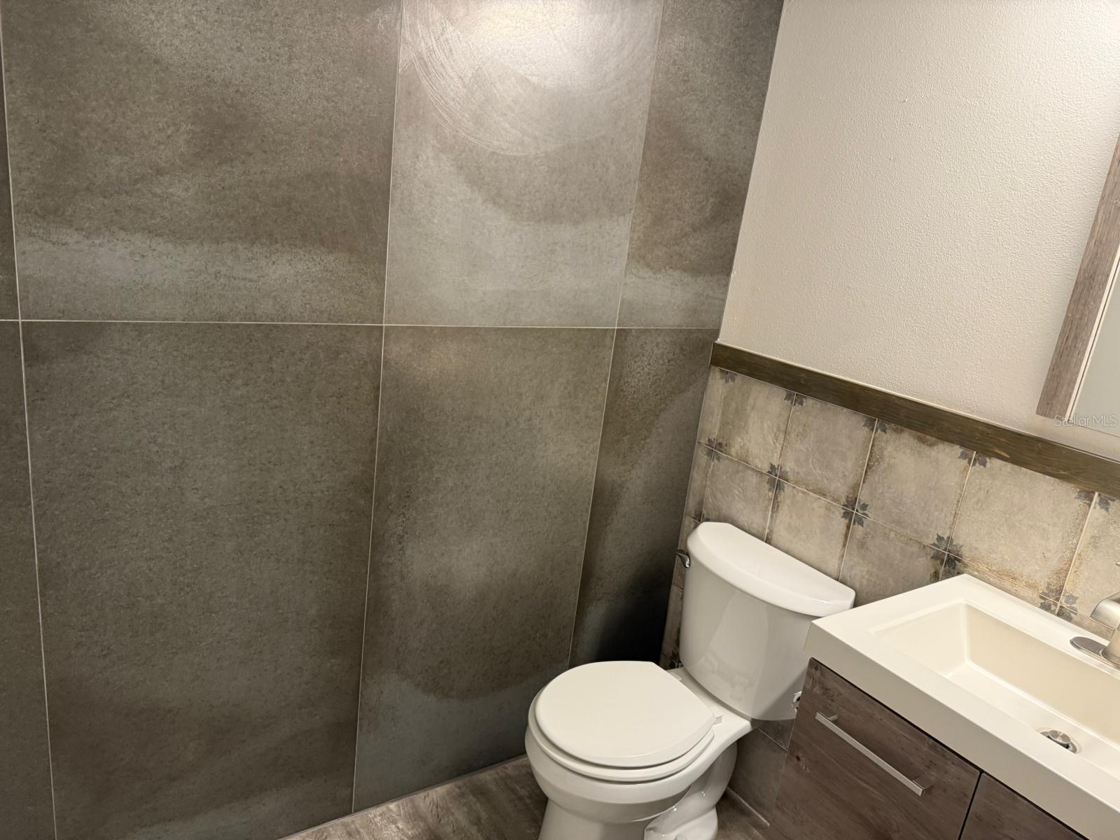 Image 13 of 28 For 7727 Glynde Hill Drive