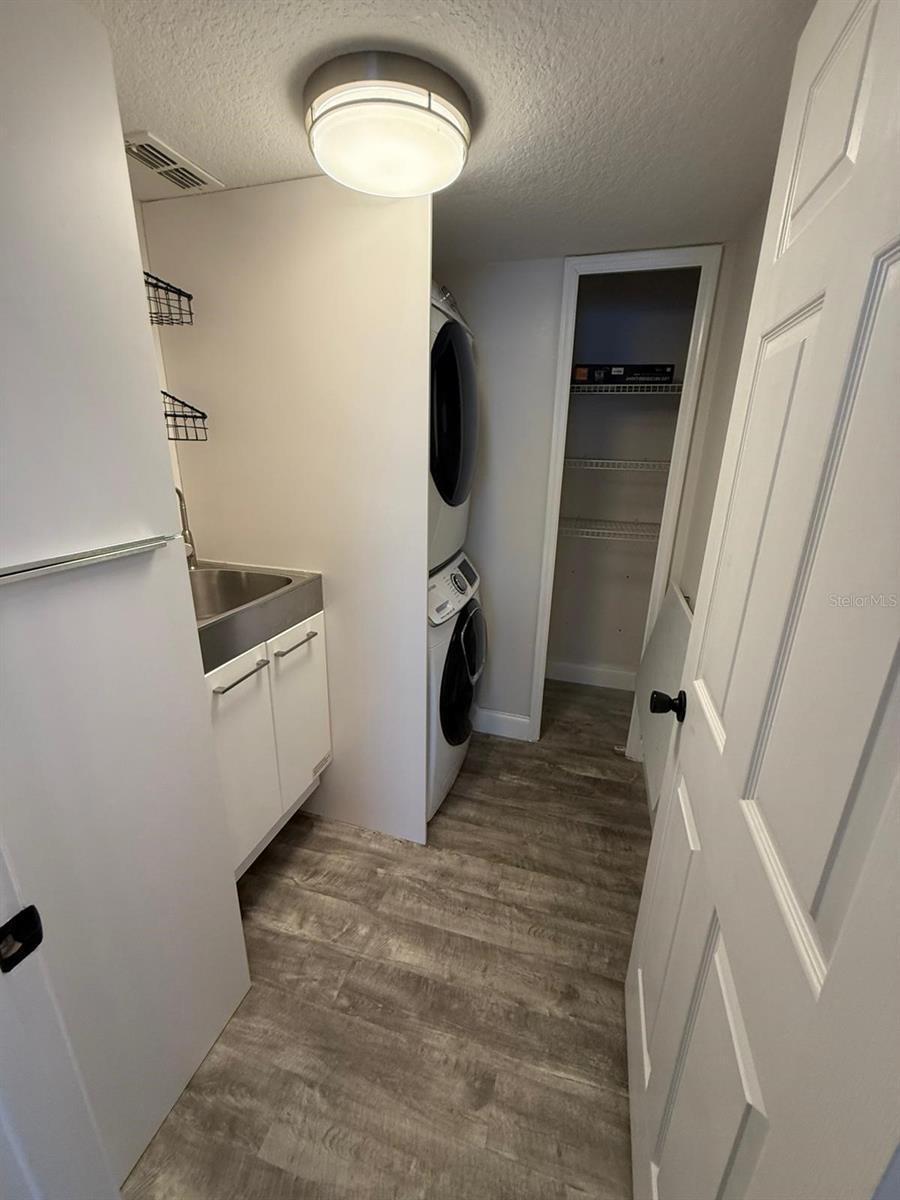 Image 18 of 28 For 7727 Glynde Hill Drive