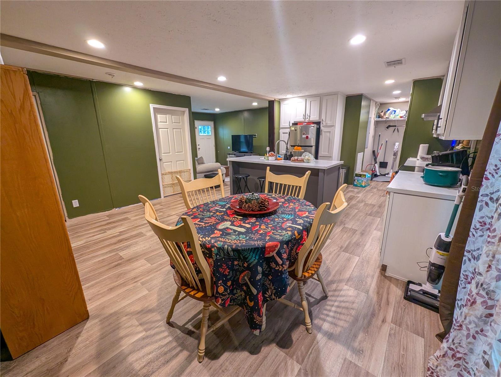 Image 11 of 21 For 231 Tropic Avenue