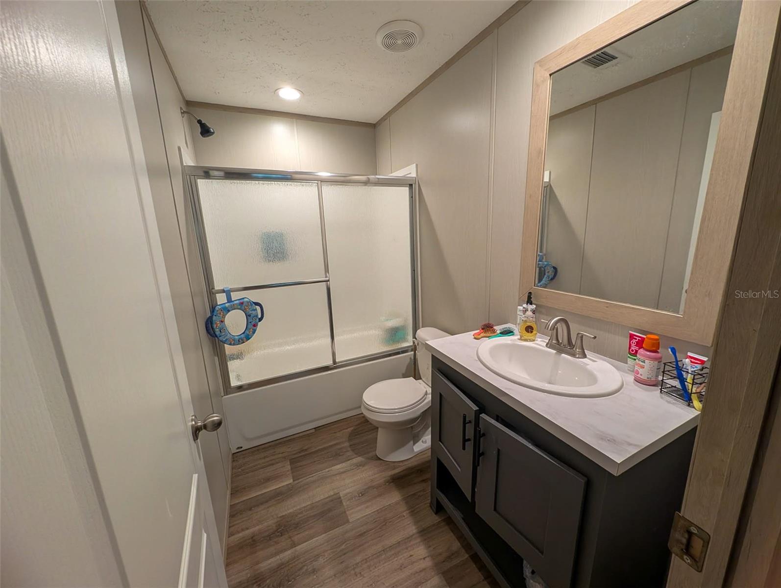 Image 17 of 21 For 231 Tropic Avenue