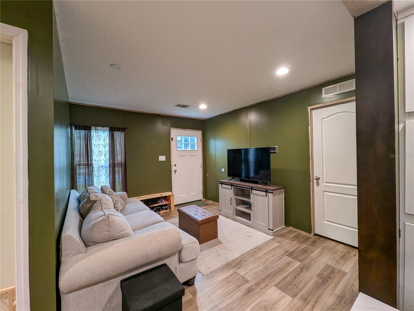 Image 7 of 21 For 231 Tropic Avenue