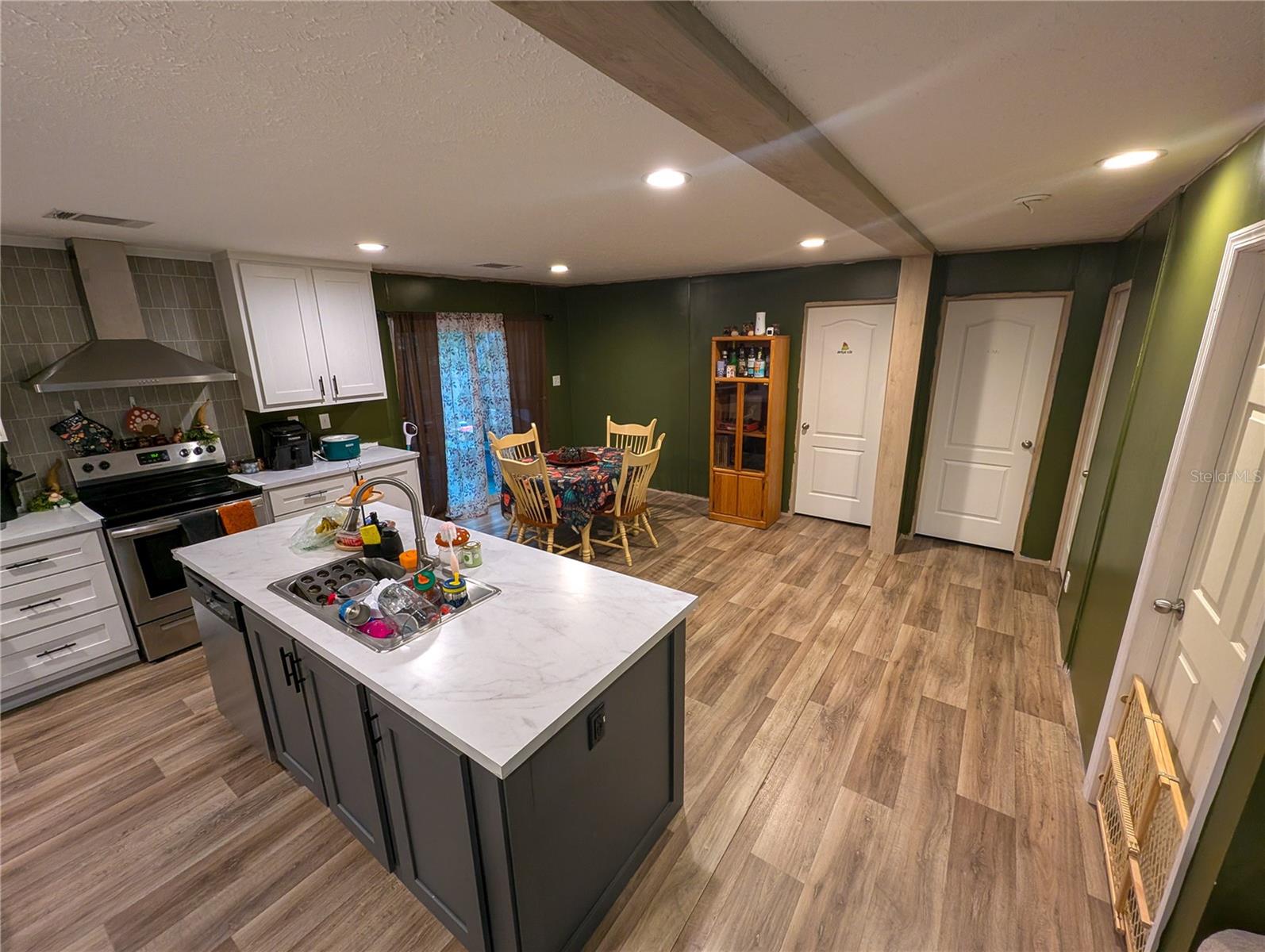 Image 9 of 21 For 231 Tropic Avenue