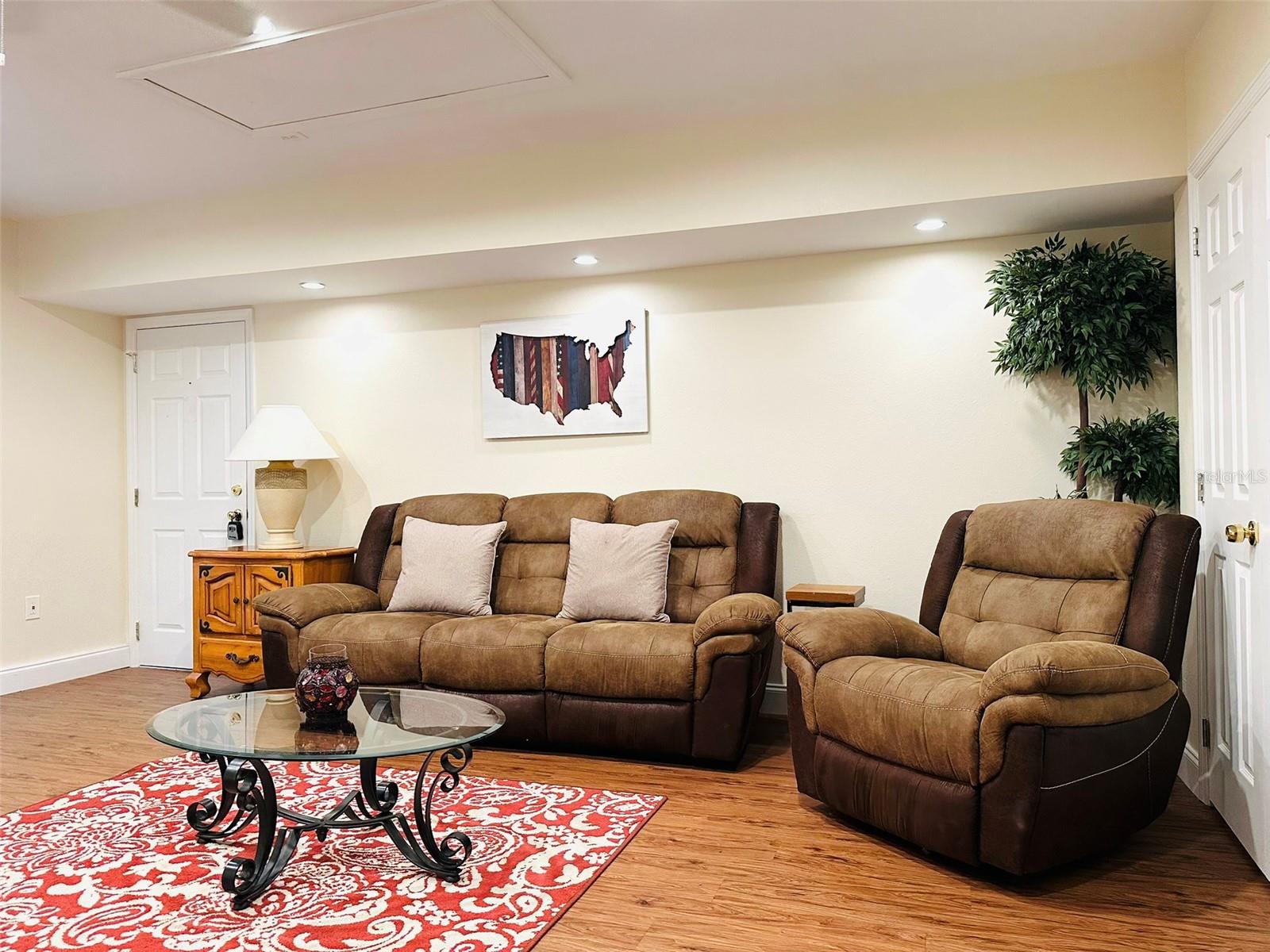 Image 22 of 56 For 1049 Lake Berkley Drive