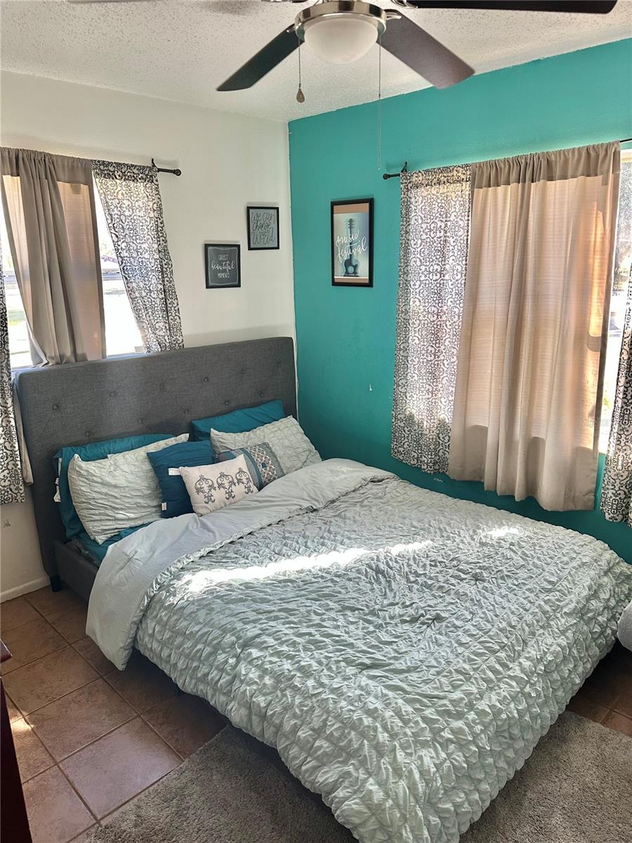 Image 4 of 6 For 2334 Olivet Avenue