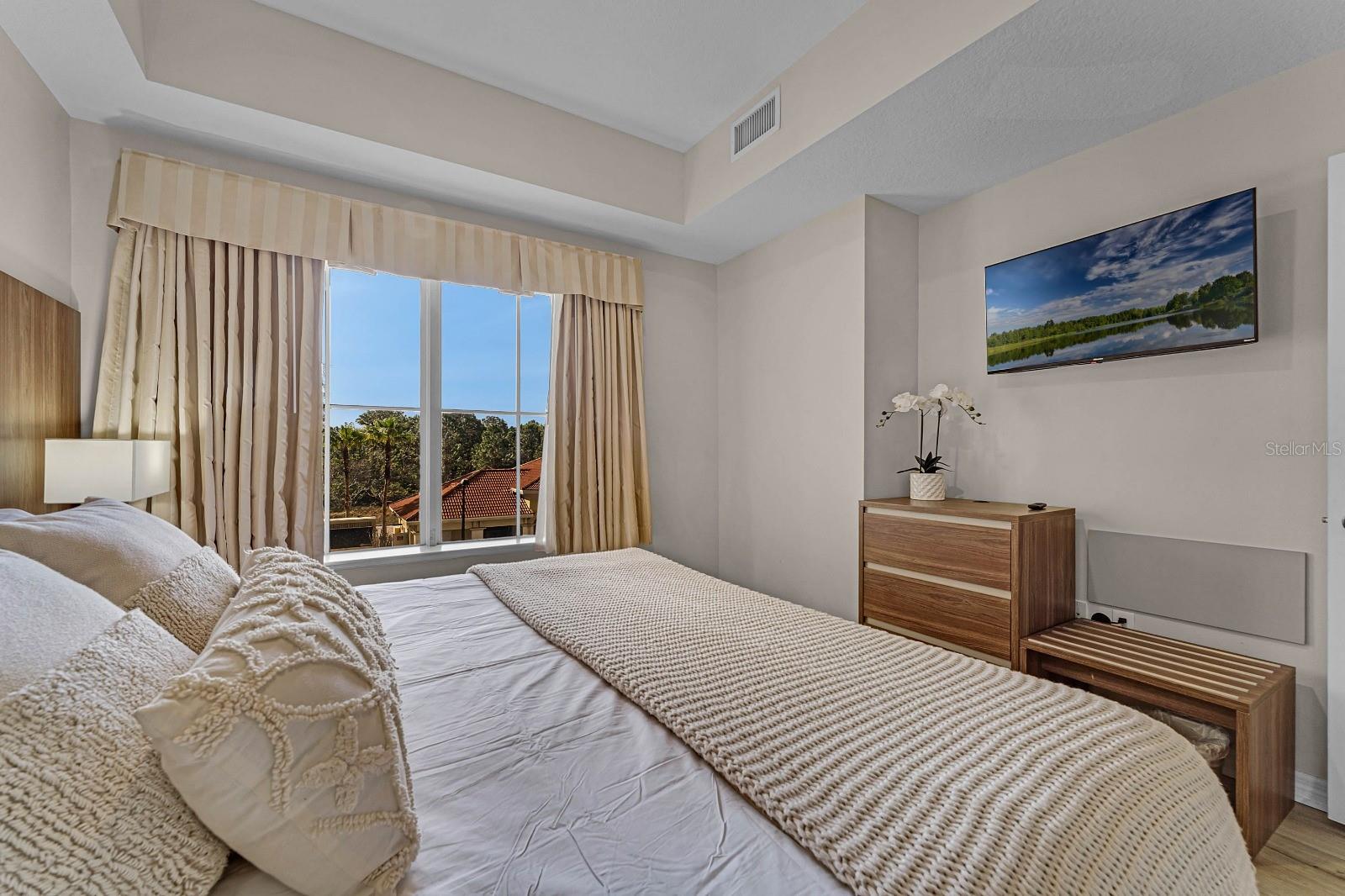 Image 14 of 35 For 7383 Universal Boulevard 307