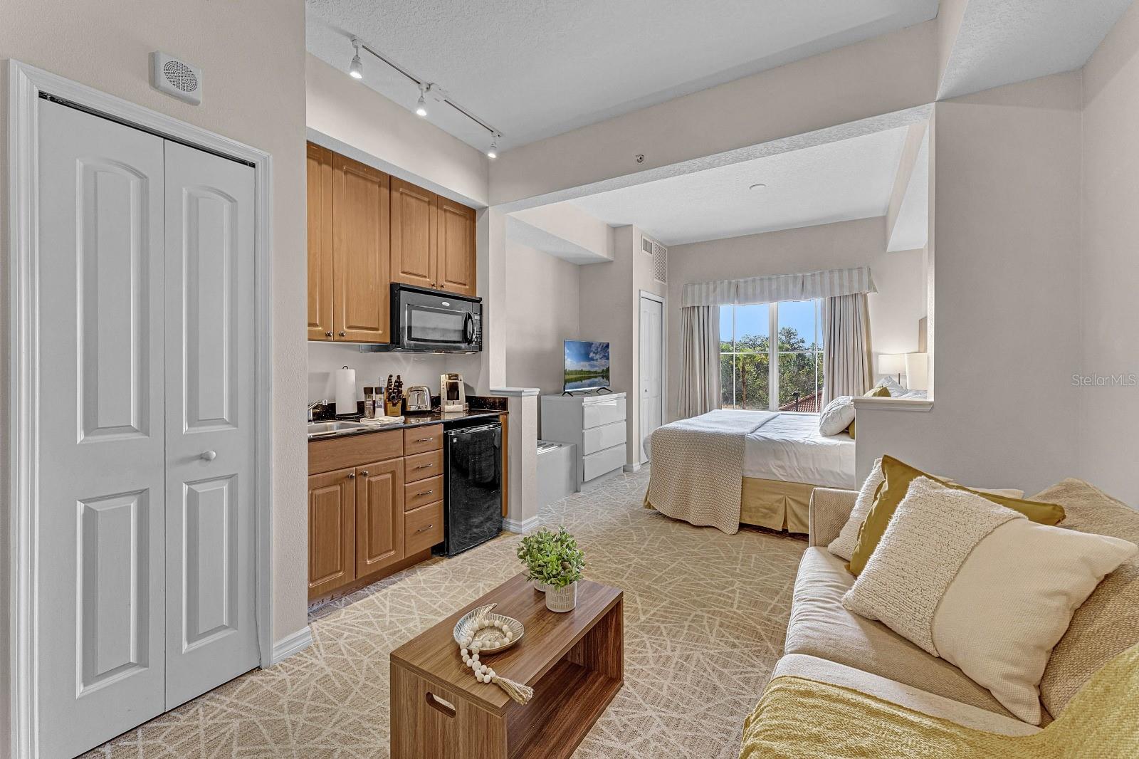 Image 24 of 35 For 7383 Universal Boulevard 307