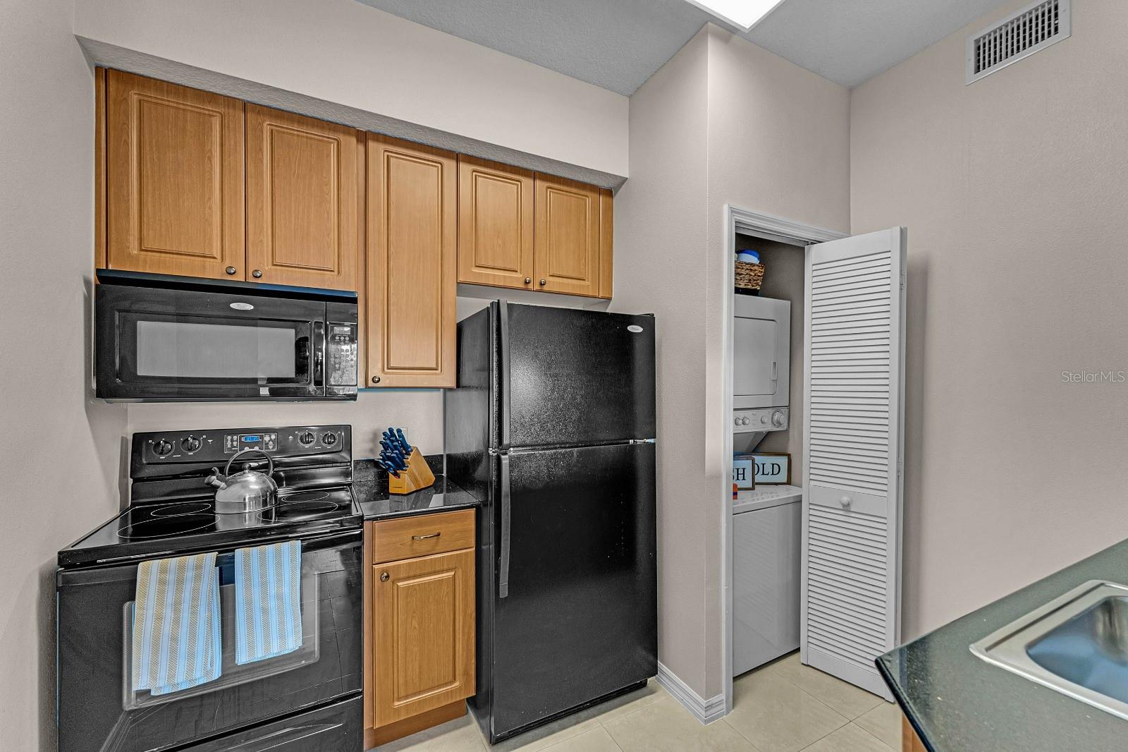 Image 25 of 35 For 7383 Universal Boulevard 307