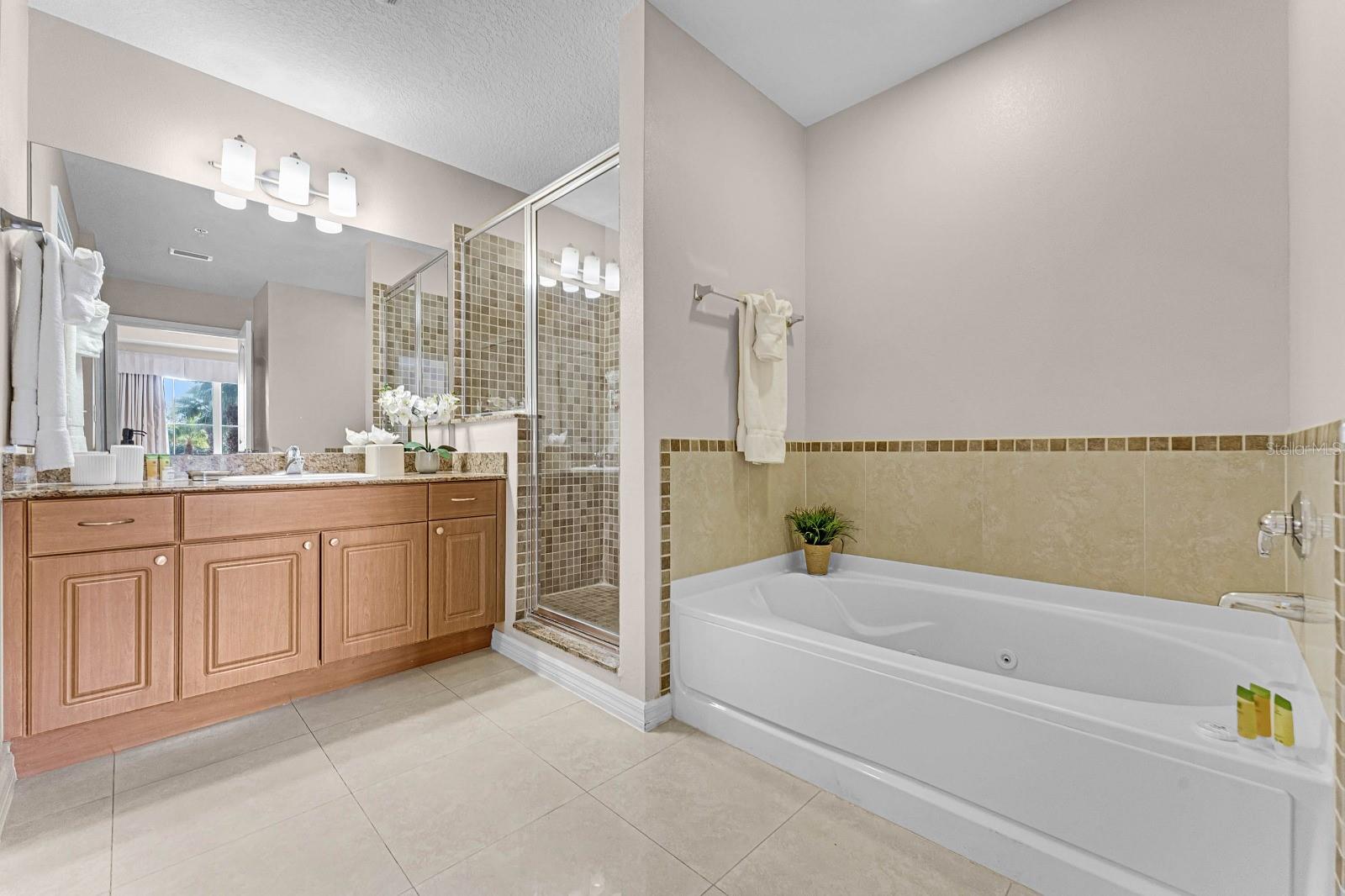 Image 5 of 35 For 7383 Universal Boulevard 307