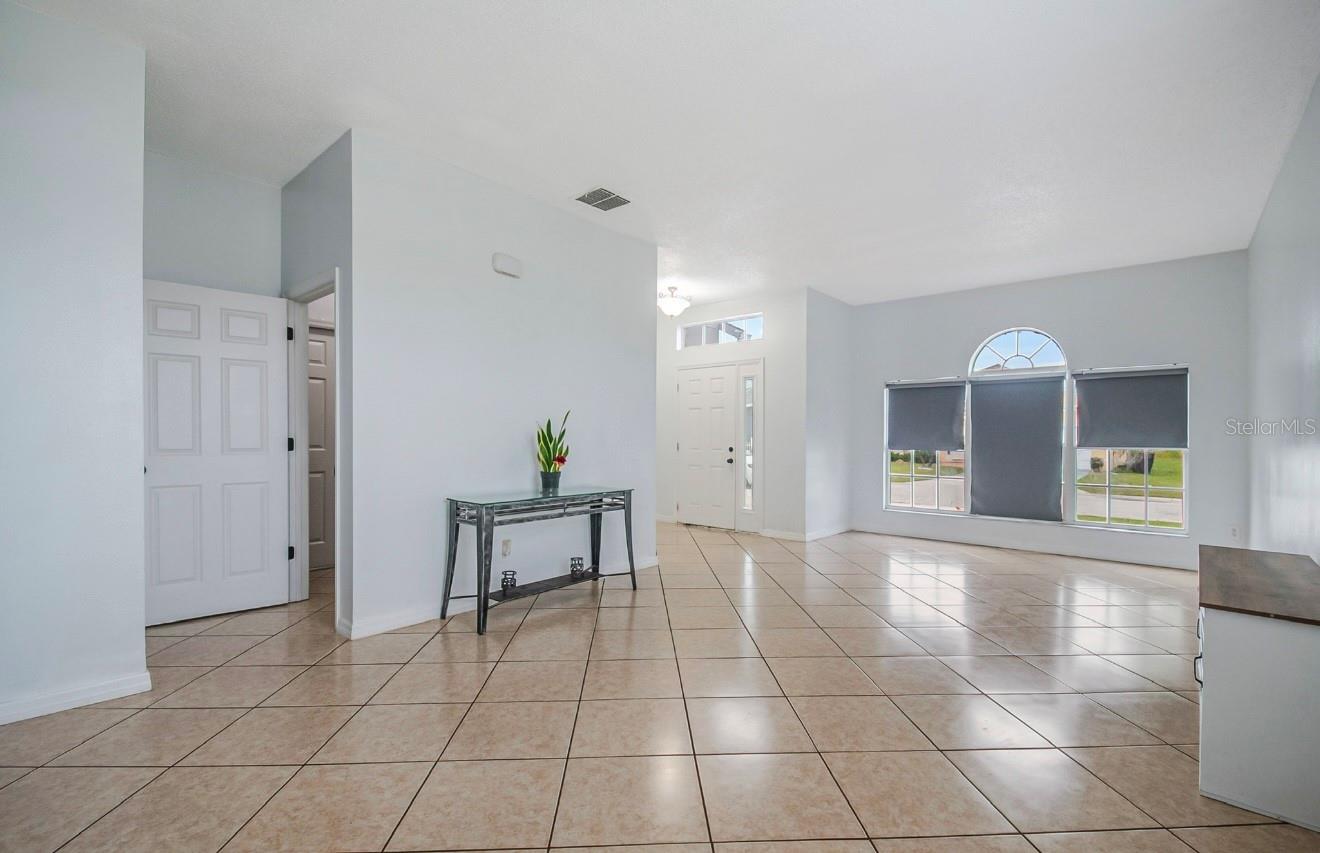 Image 5 of 24 For 1800 Baguette Court