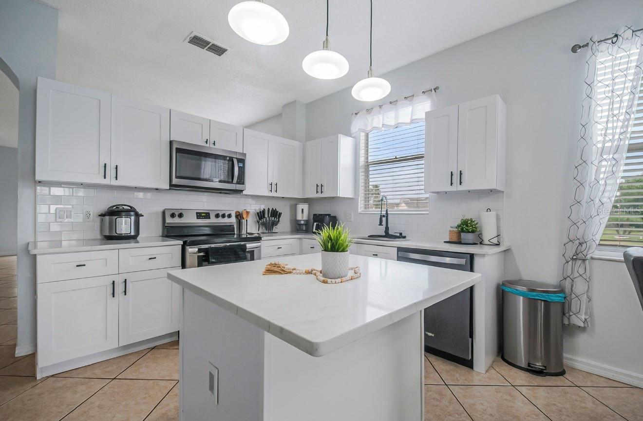 Image 8 of 24 For 1800 Baguette Court