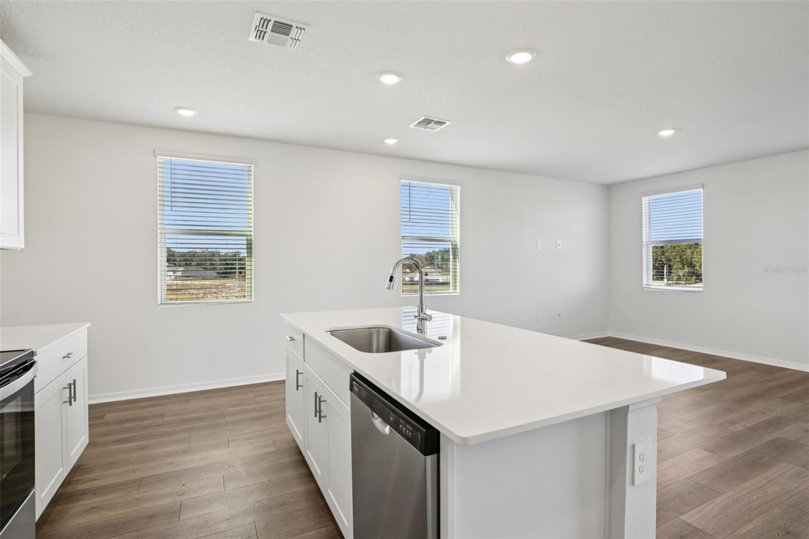 Image 15 of 45 For 698 Muhly Street