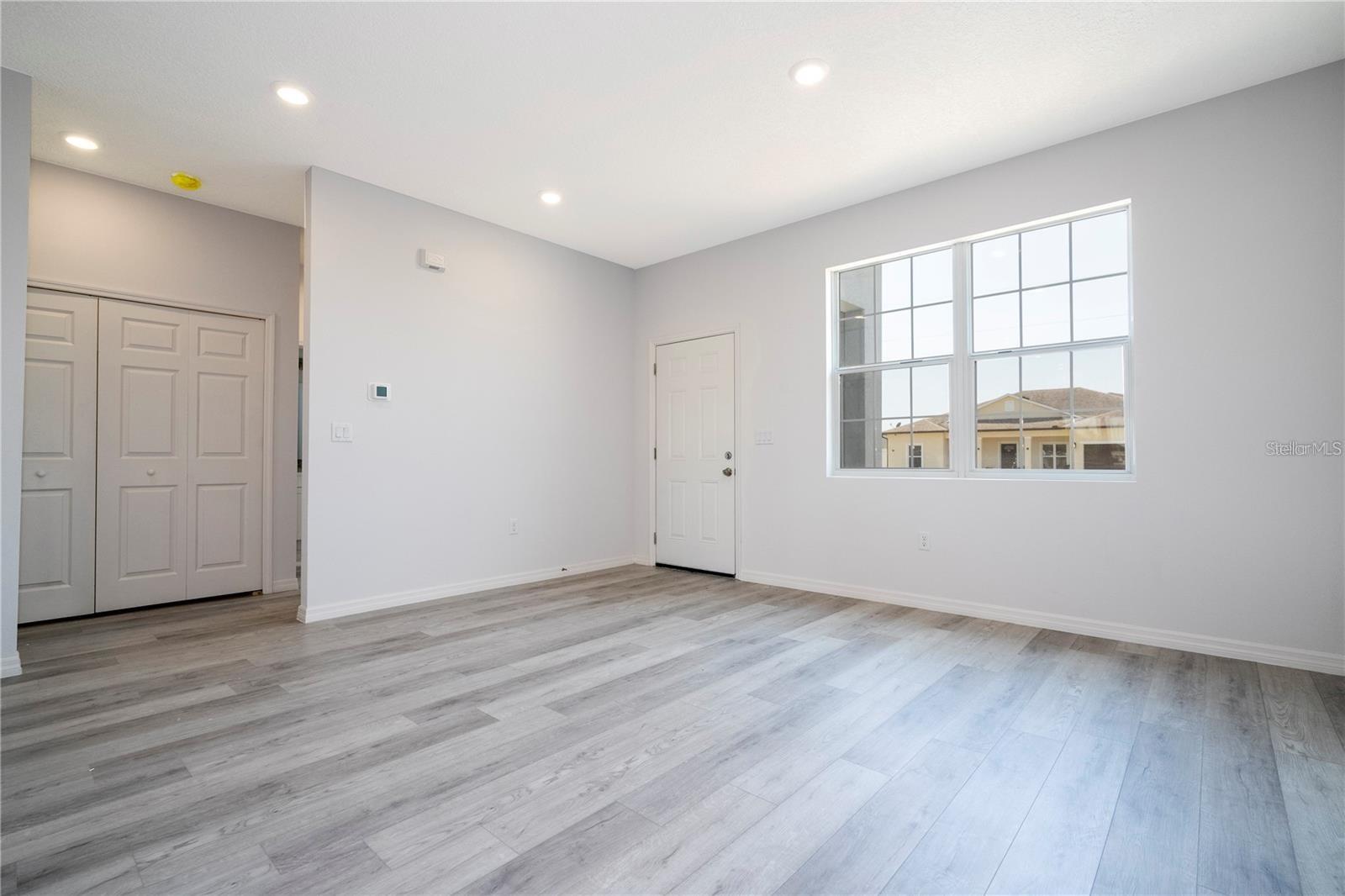 Image 10 of 27 For 833 Colville Drive