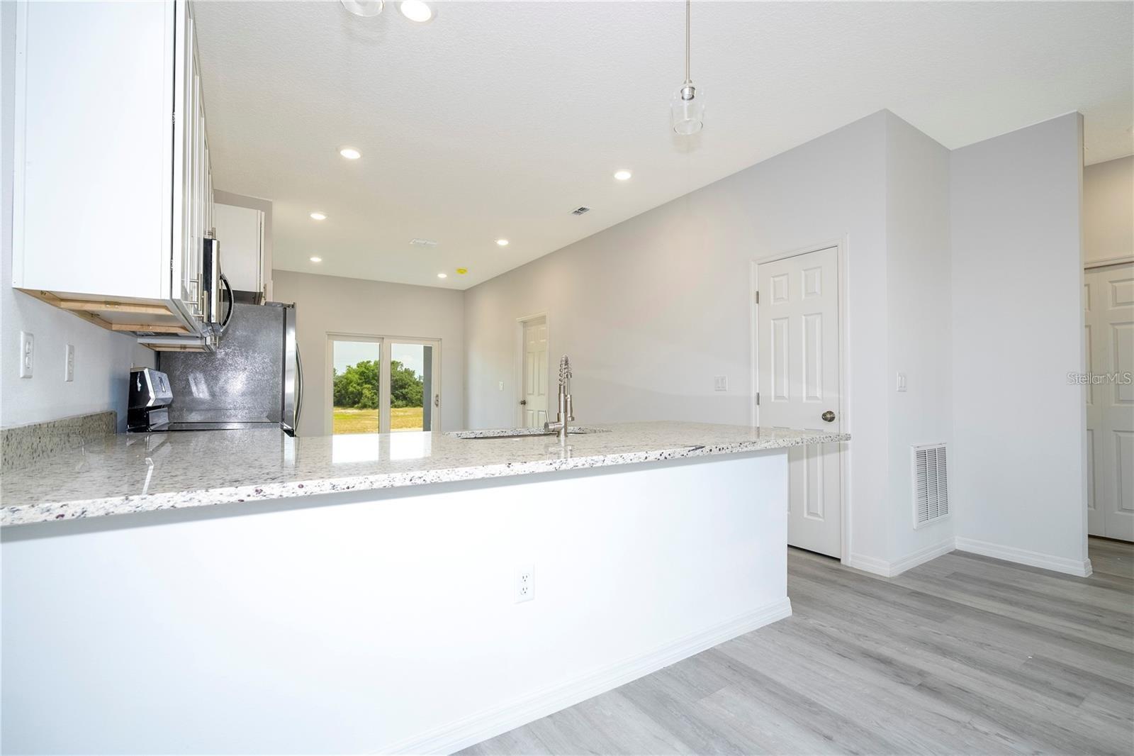 Image 11 of 27 For 833 Colville Drive