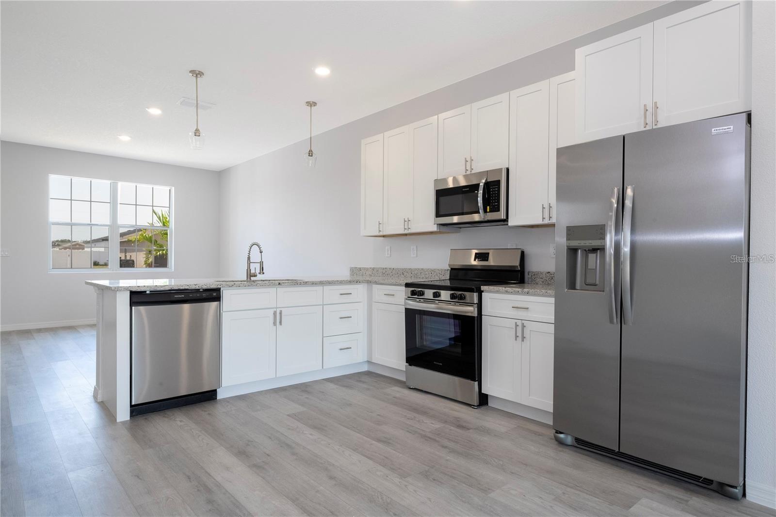 Image 15 of 27 For 833 Colville Drive