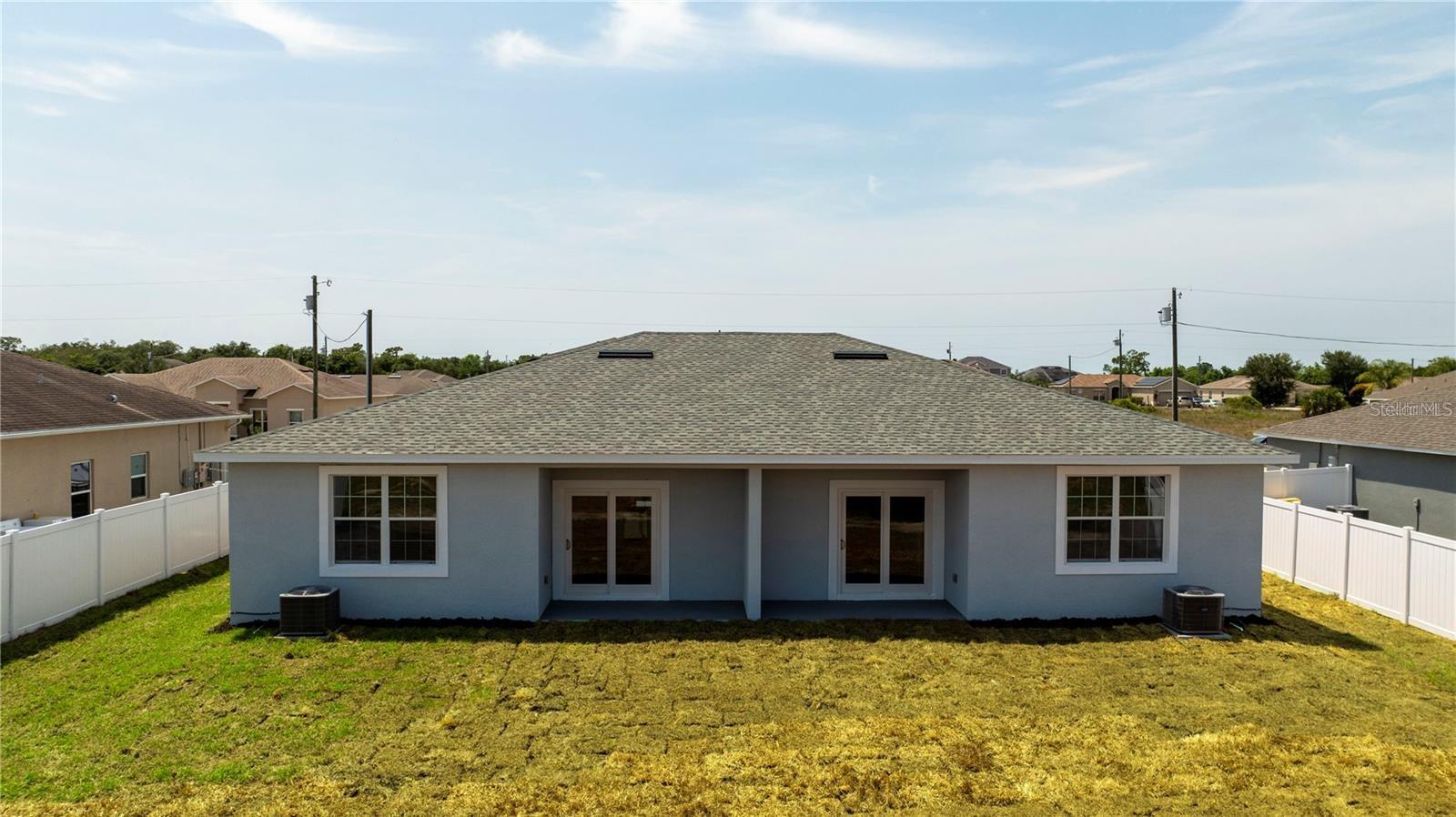 Image 4 of 27 For 833 Colville Drive