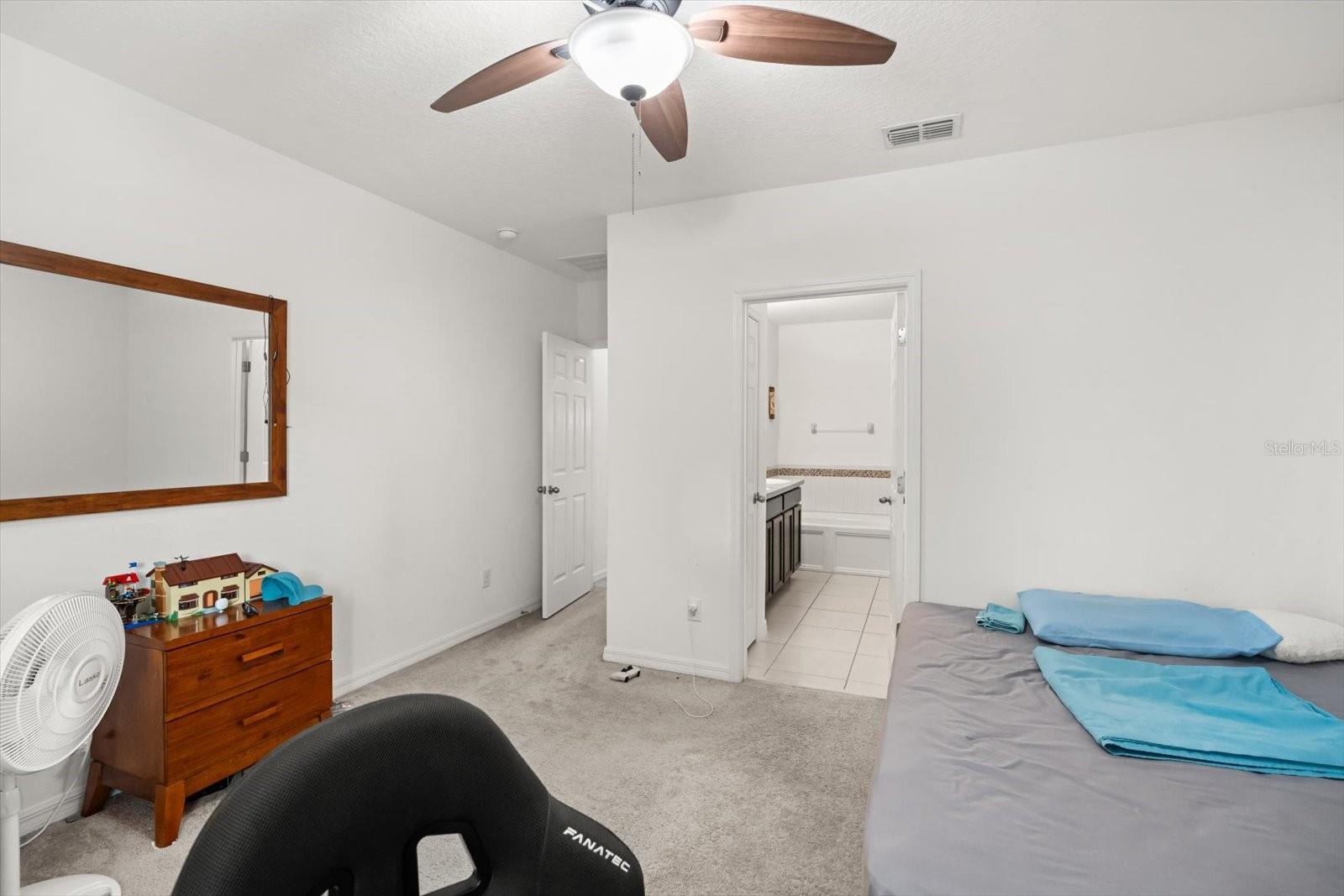 Image 23 of 36 For 4710 Seeley Street