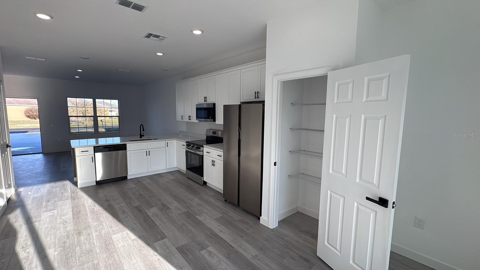 Image 12 of 24 For 873 Colville Drive