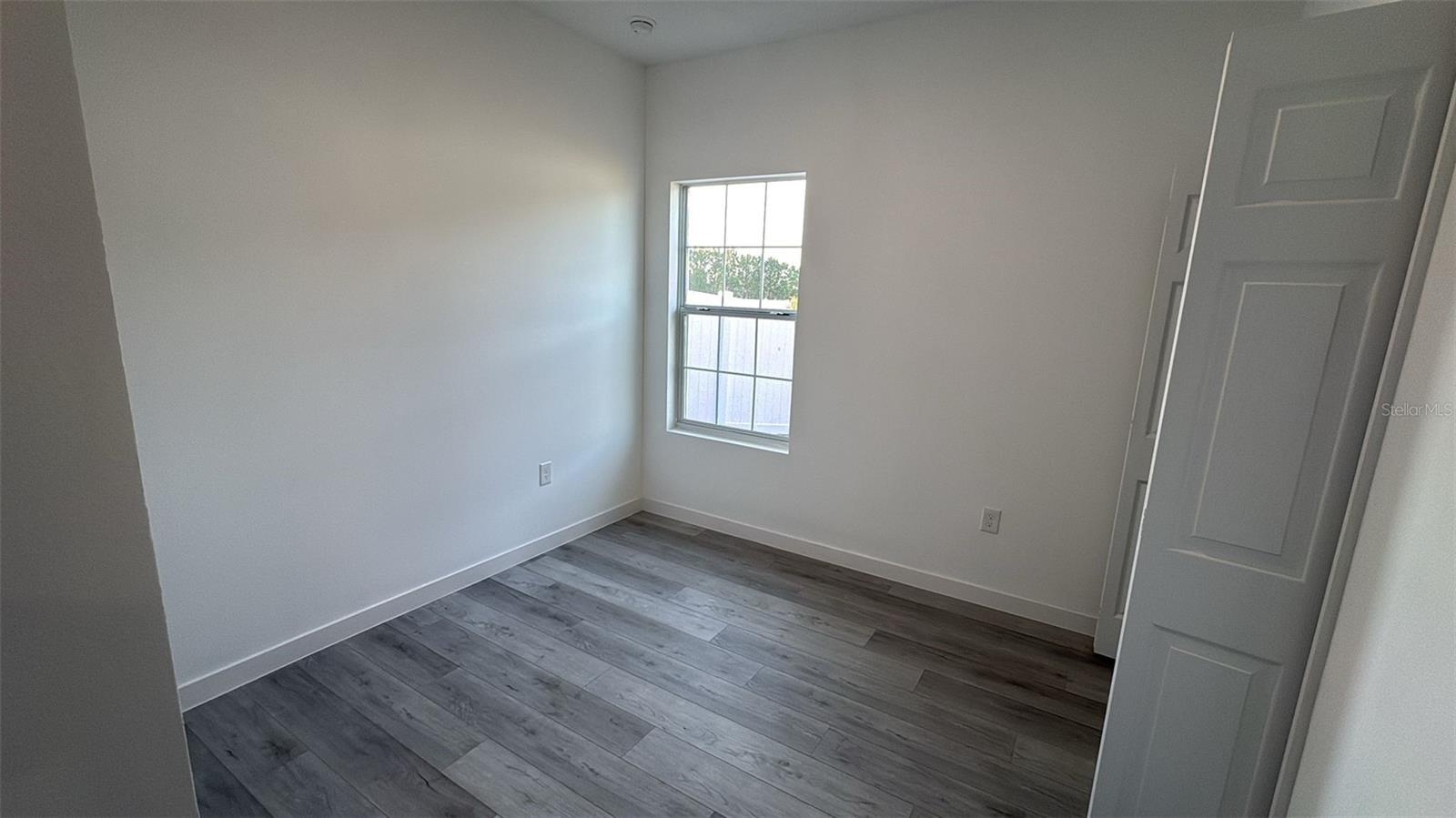 Image 18 of 24 For 873 Colville Drive