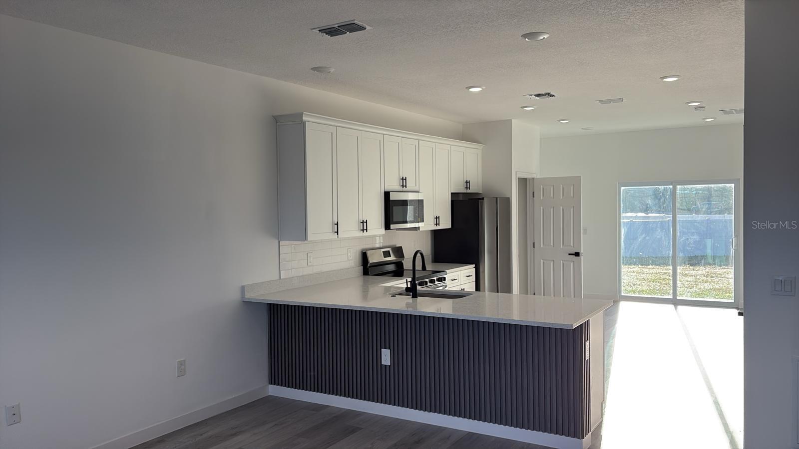 Image 11 of 24 For 875 Colville Drive