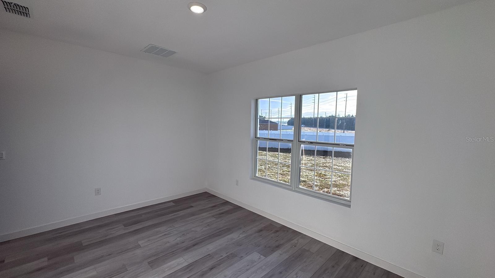 Image 14 of 24 For 875 Colville Drive