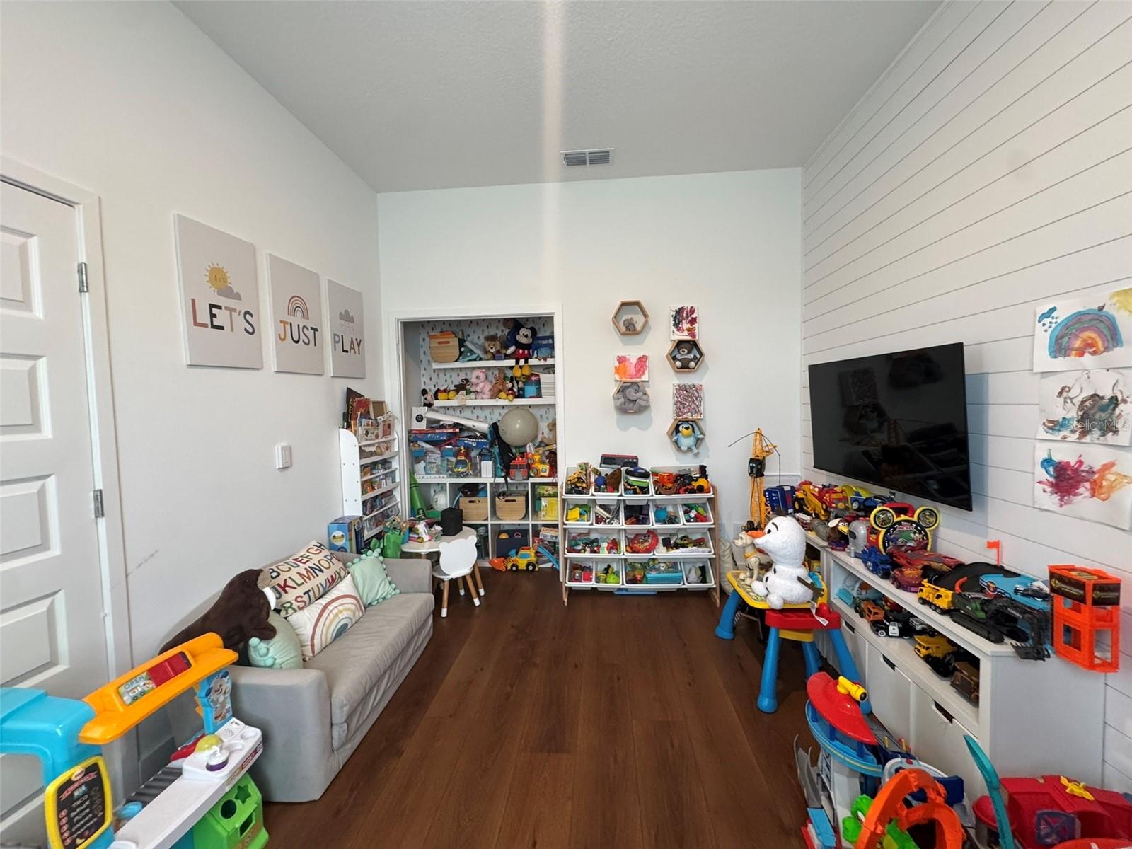 Image 23 of 61 For 14931 Lebeau Loop