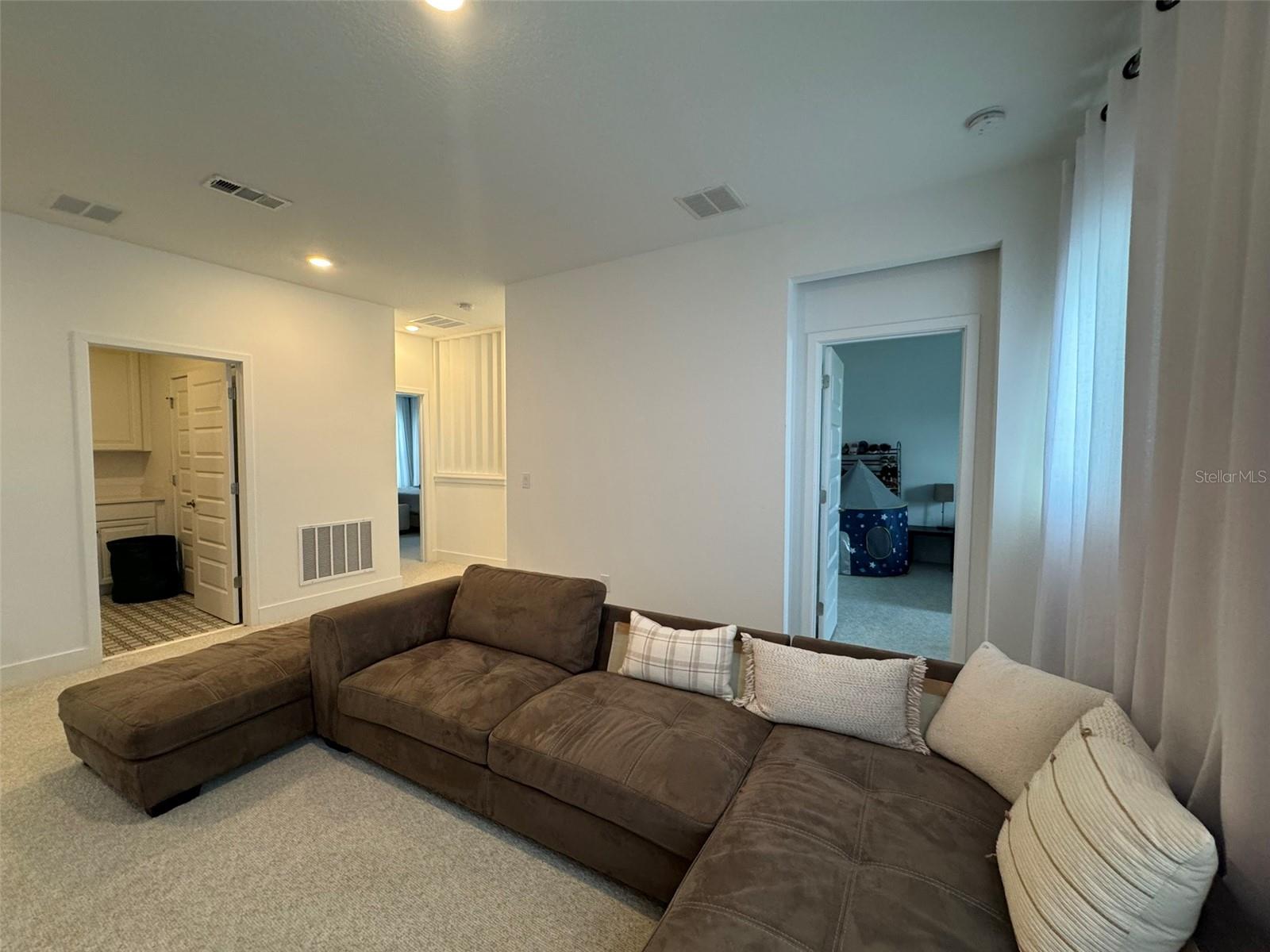 Image 31 of 61 For 14931 Lebeau Loop