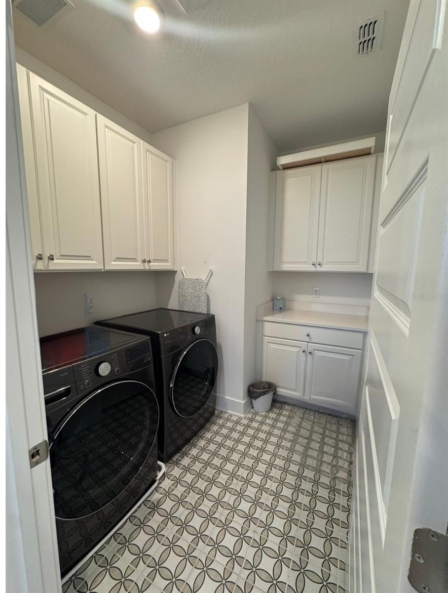 Image 33 of 61 For 14931 Lebeau Loop