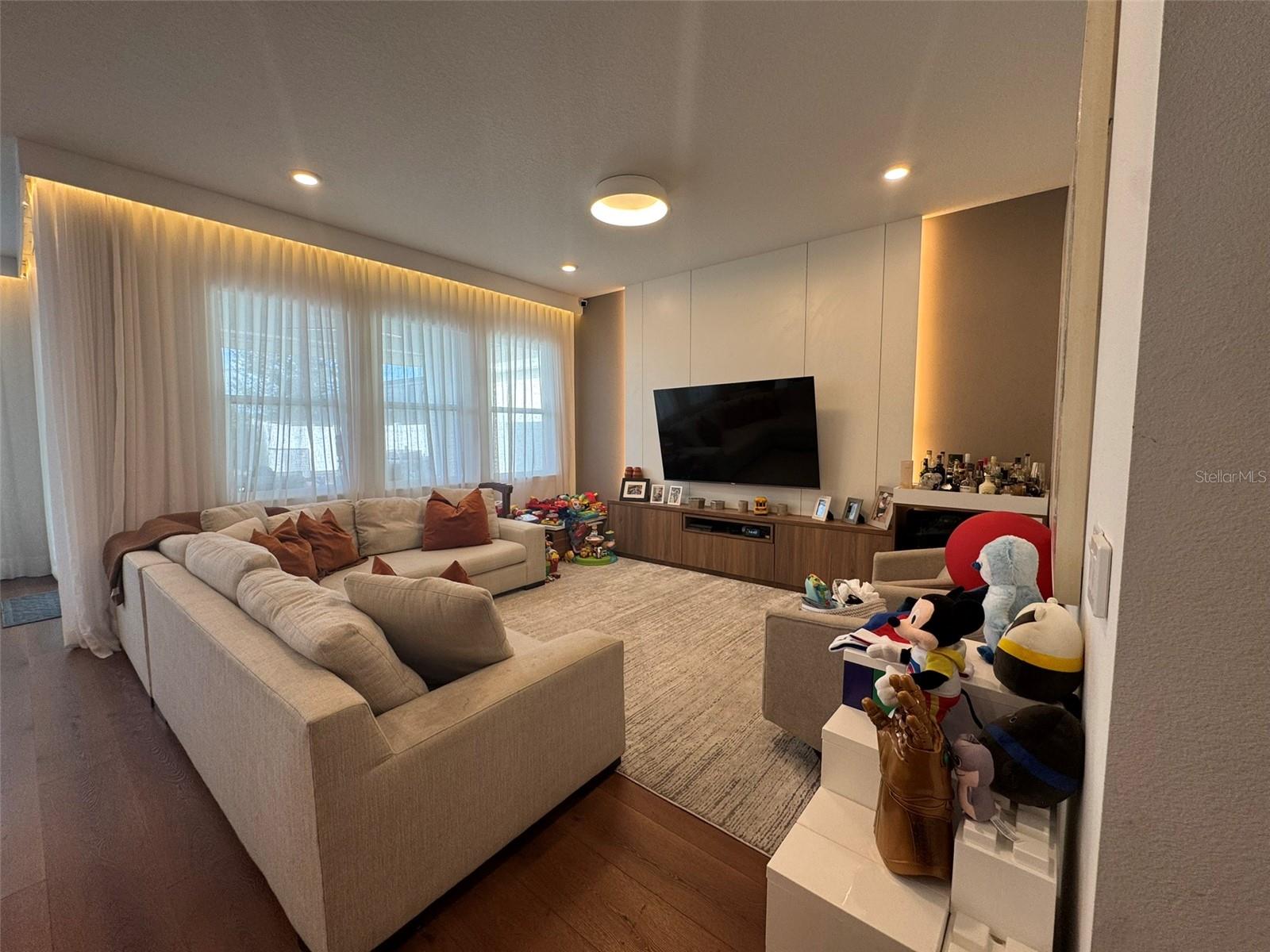 Image 8 of 61 For 14931 Lebeau Loop