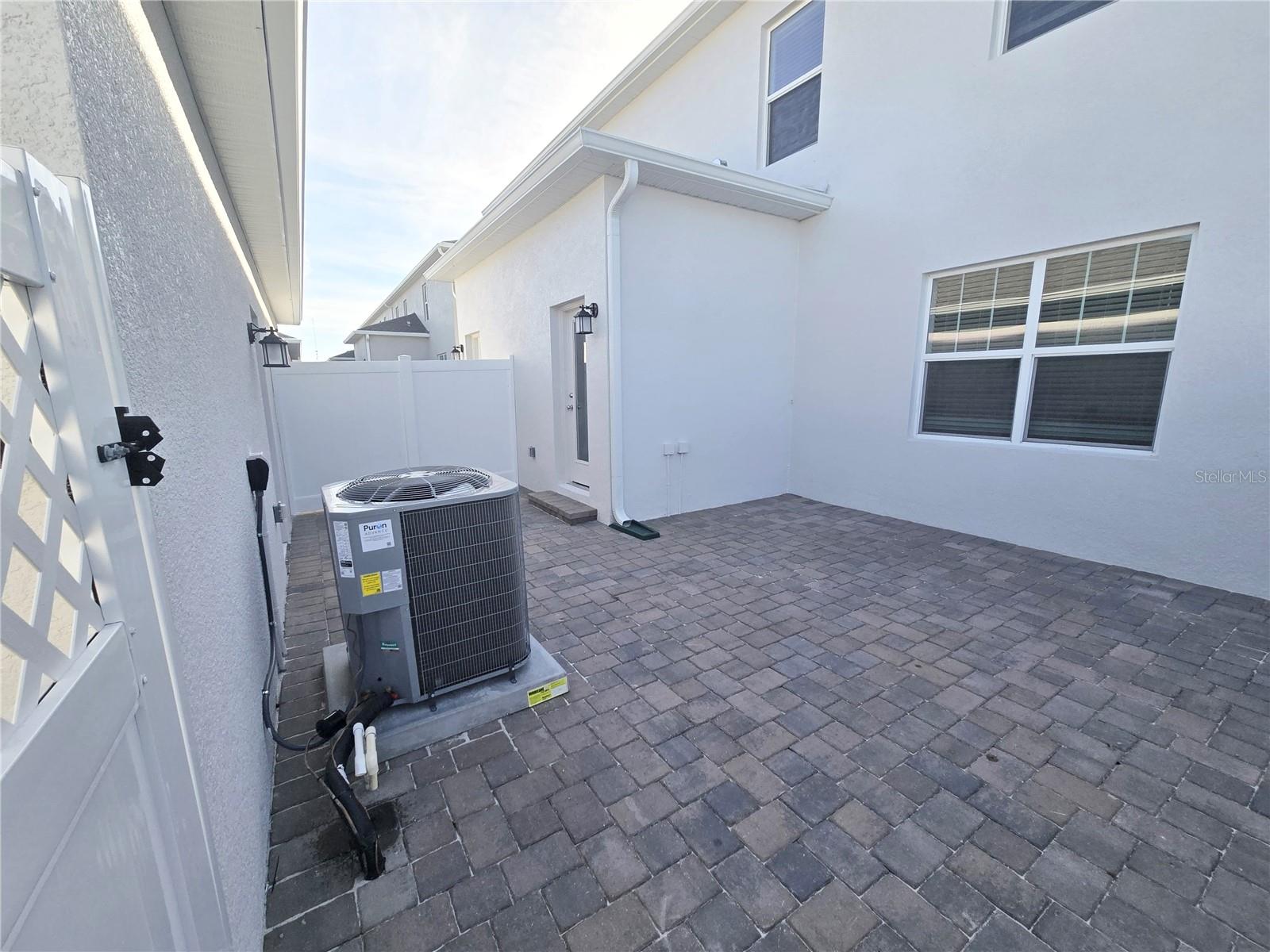 Image 24 of 27 For 2376 Rider Rain Lane