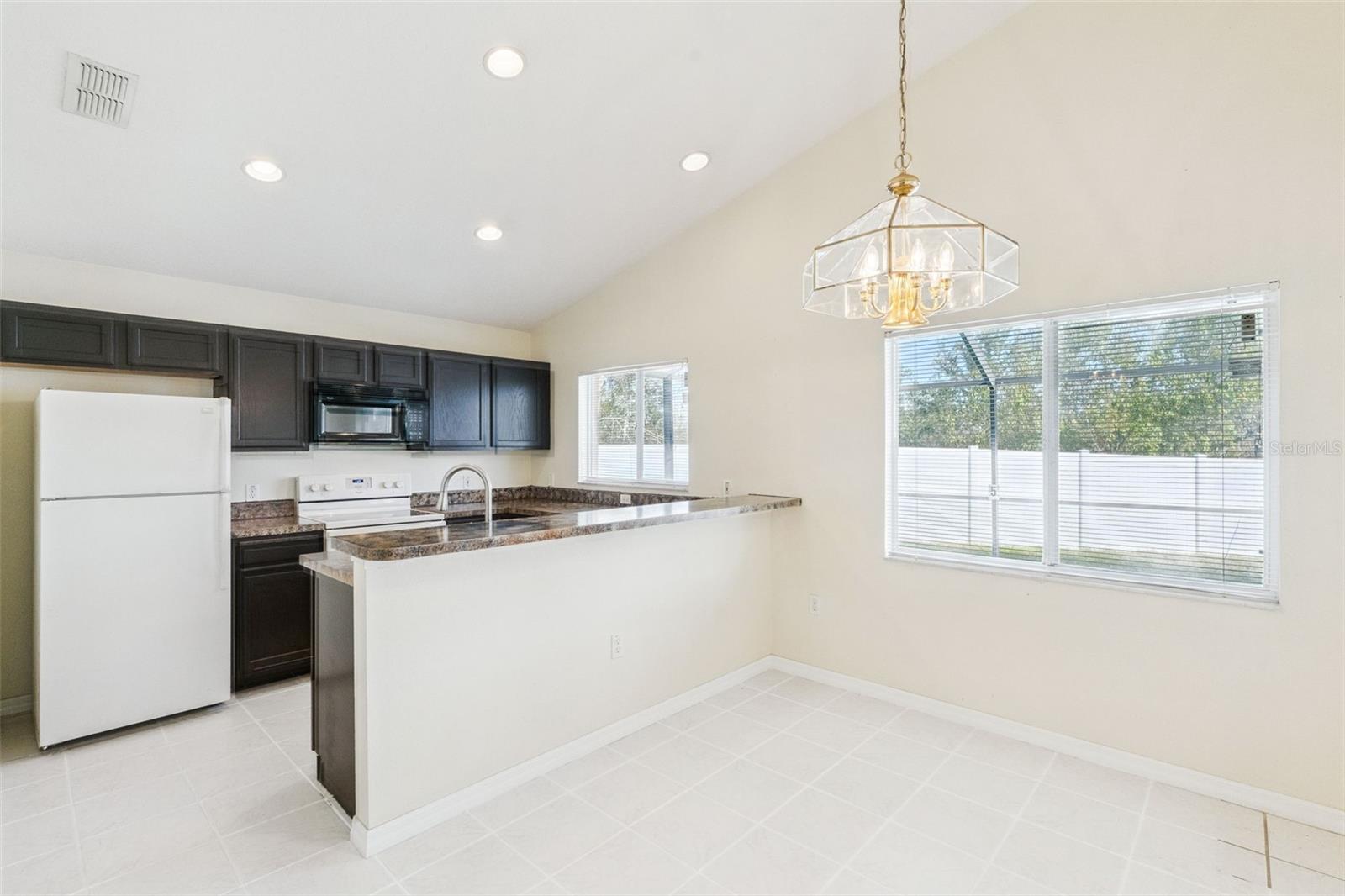 Image 11 of 36 For 602 Hillcrest Drive