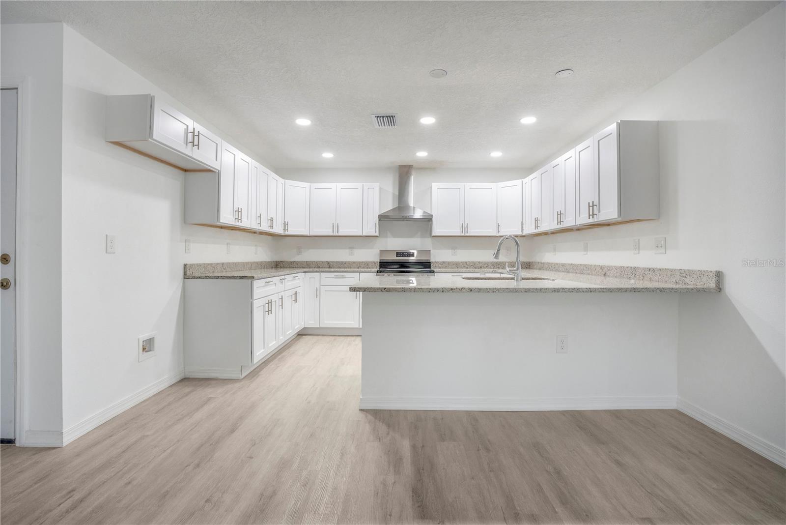 Image 17 of 44 For 8448 Balm Street