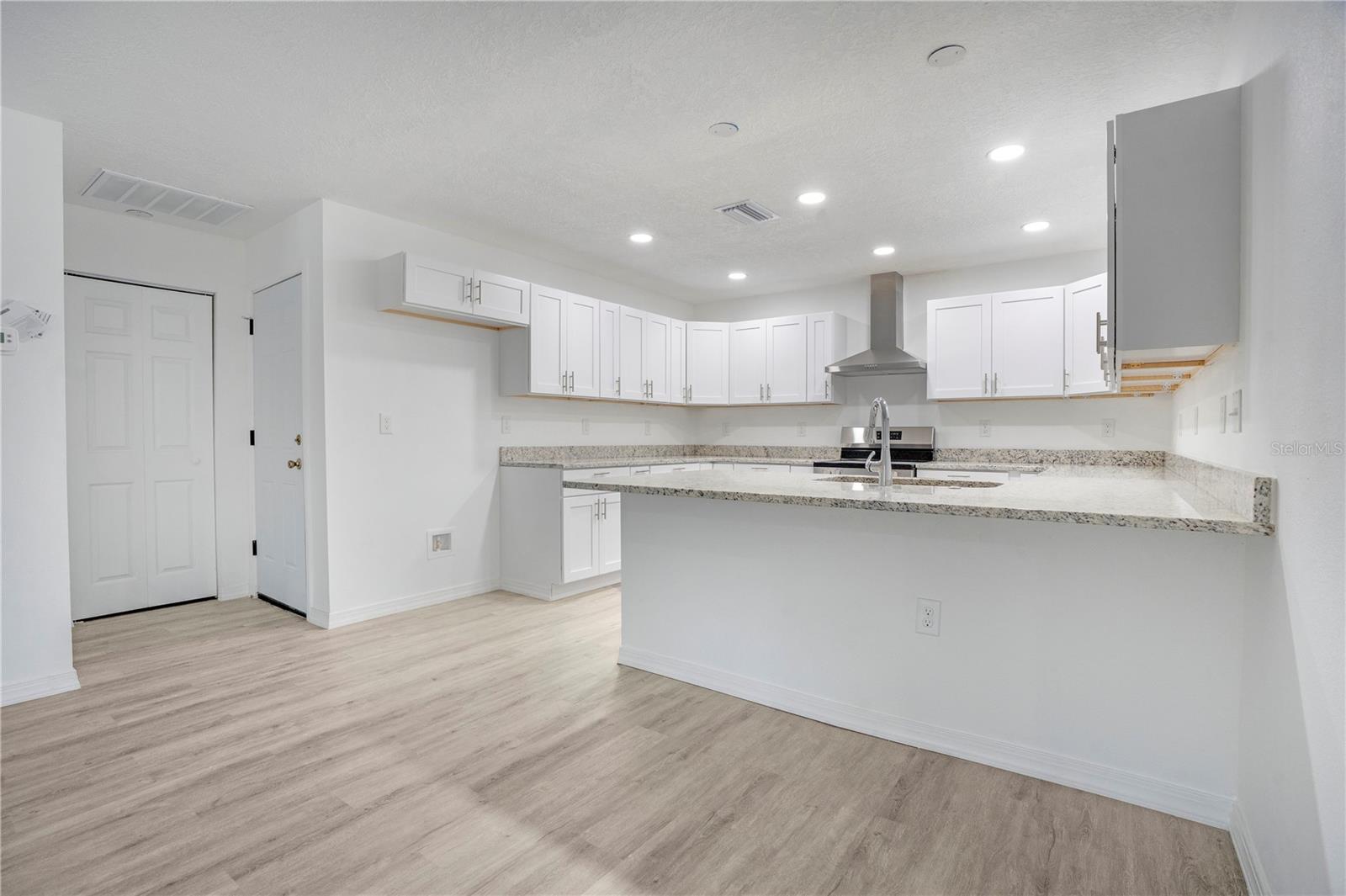 Image 18 of 44 For 8448 Balm Street