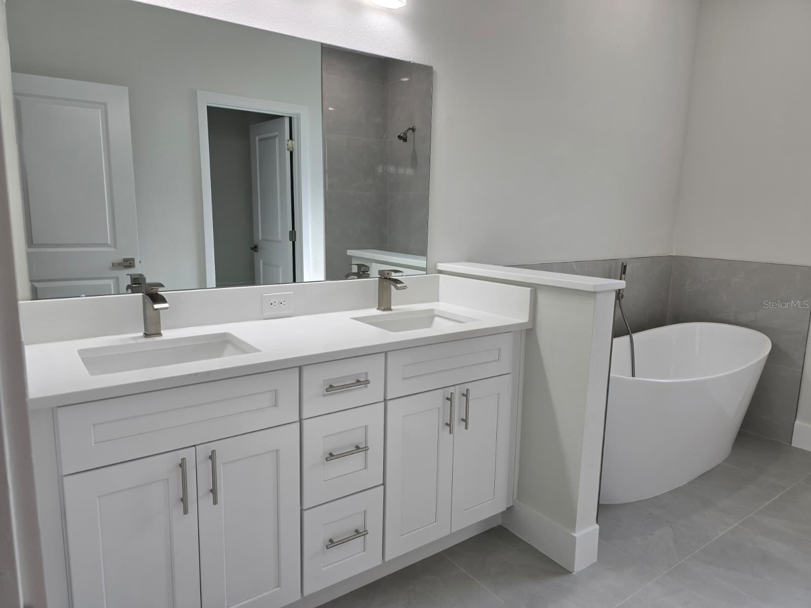 Image 10 of 21 For 18374 Elgin Avenue