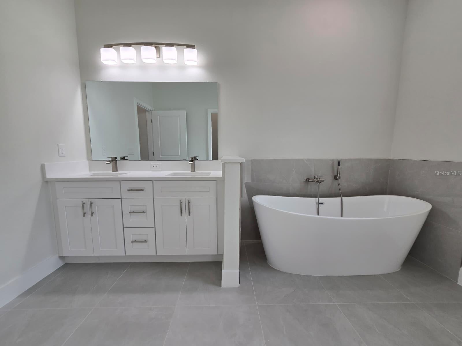 Image 11 of 21 For 18374 Elgin Avenue