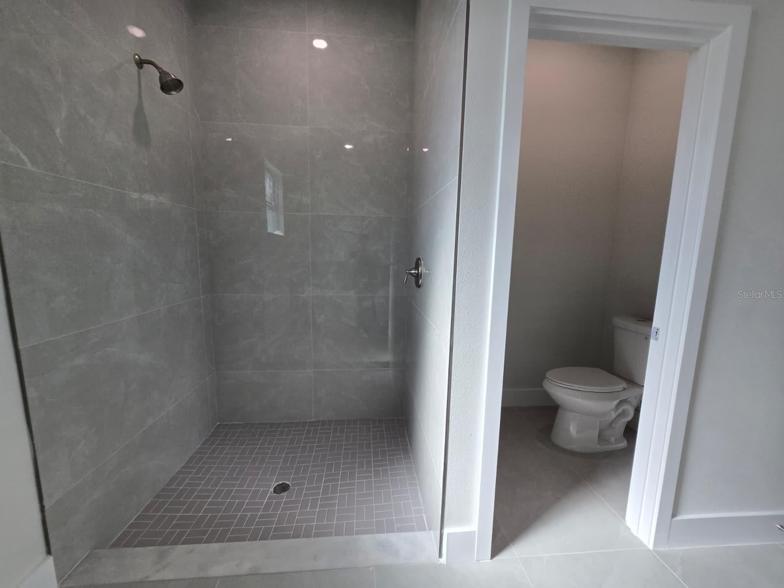 Image 13 of 21 For 18374 Elgin Avenue