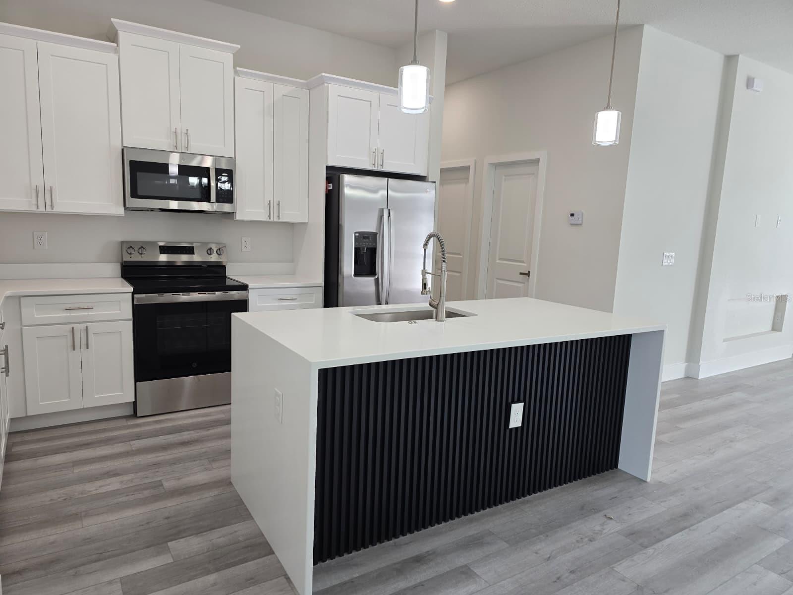 Image 4 of 21 For 18374 Elgin Avenue