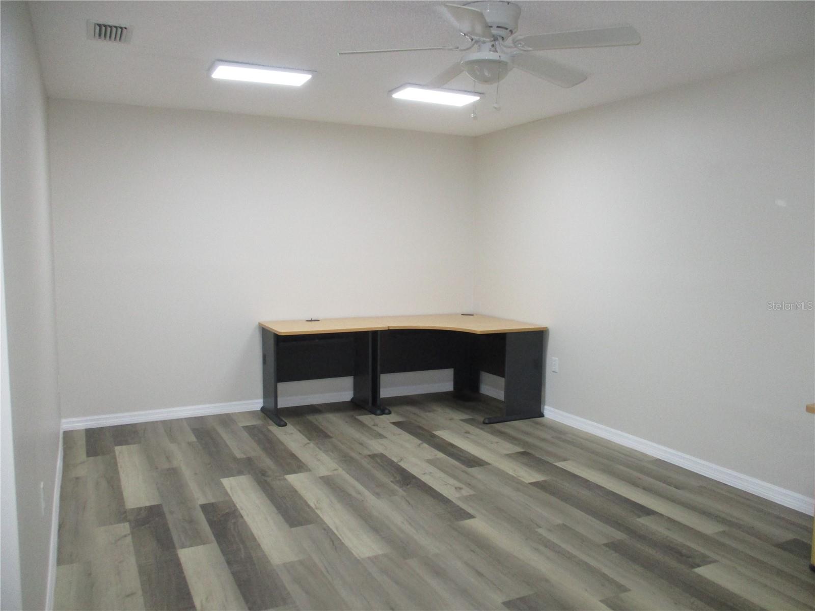 Image 7 of 9 For 415 Montgomery Road 165