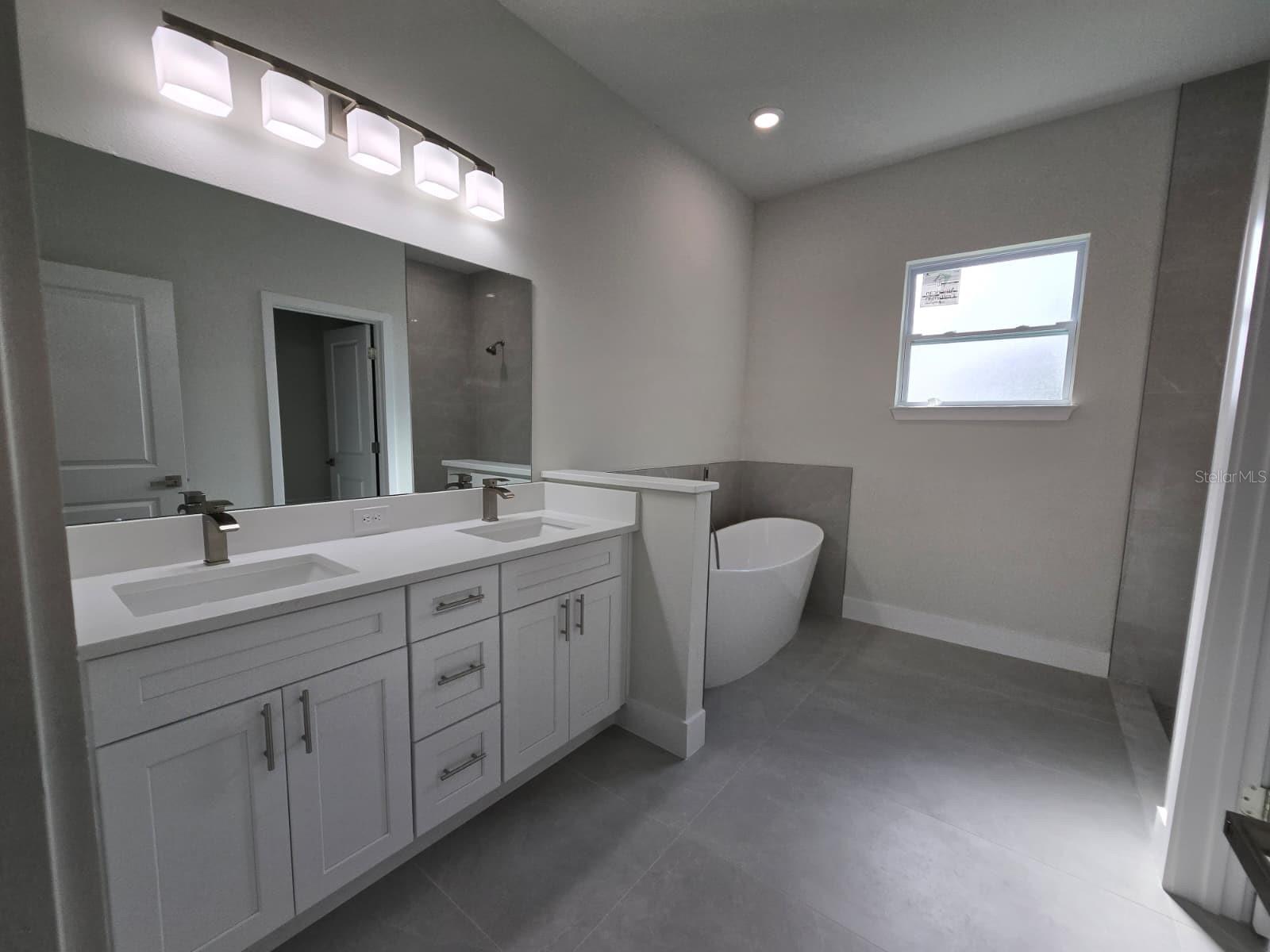 Image 11 of 25 For 18382 Elgin Avenue